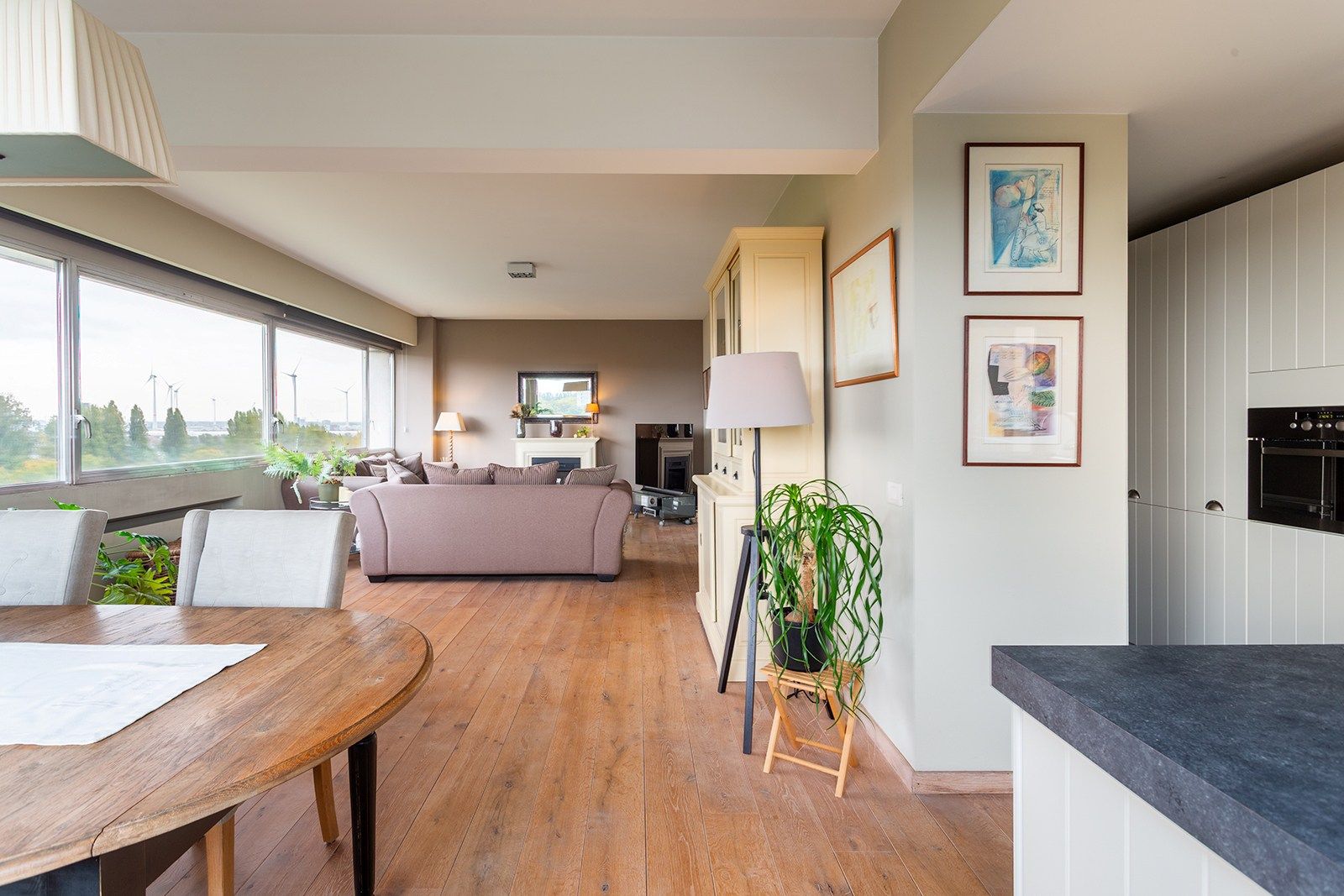 Instapklaar hoekappartement (150 m²) met veel lichtinval op de zevende verdieping foto {{pictureIndex}}