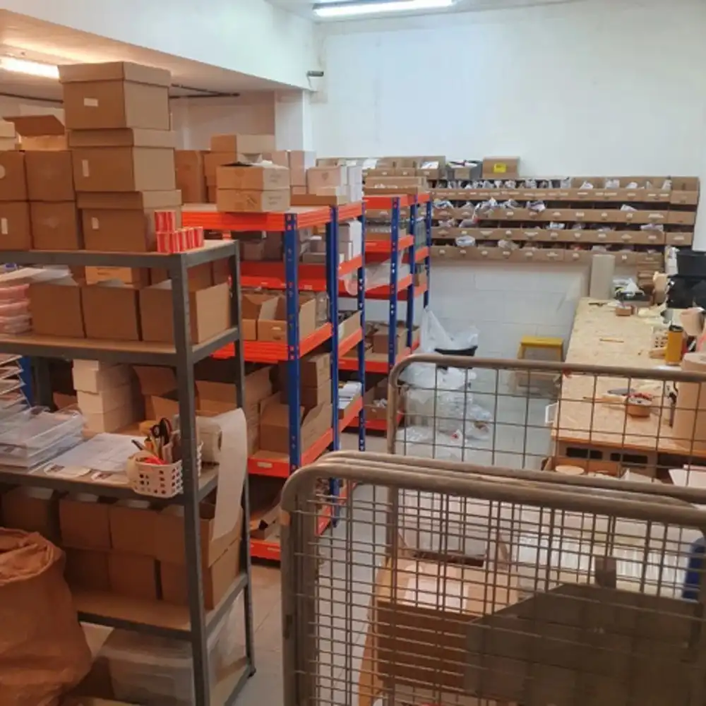 VEELZIJDIGE HANDELSRUIMTE TE DIEST! foto 16