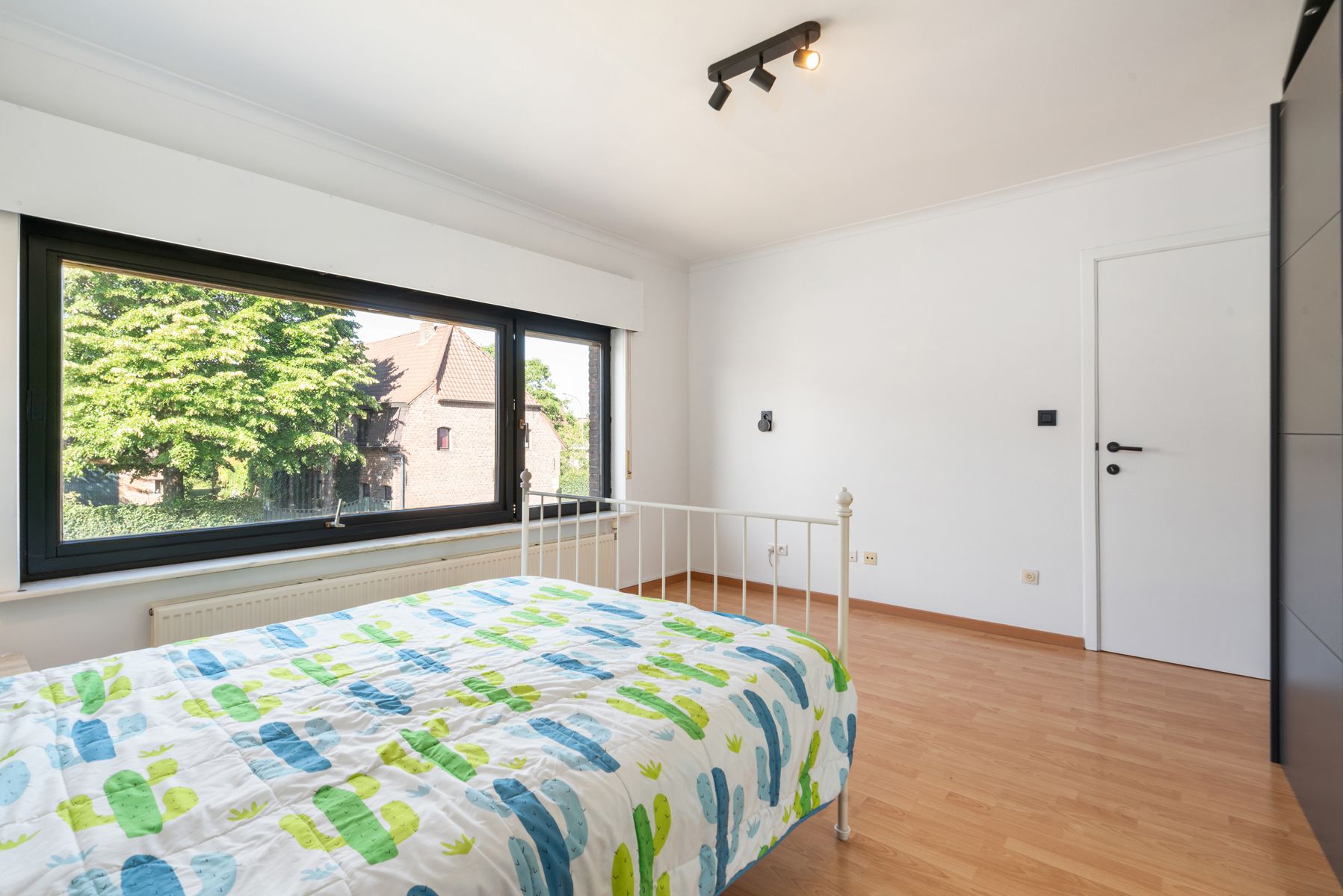 Gezinswoning met 3 slpk, grote tuin, garage en staanplaatsen foto 25