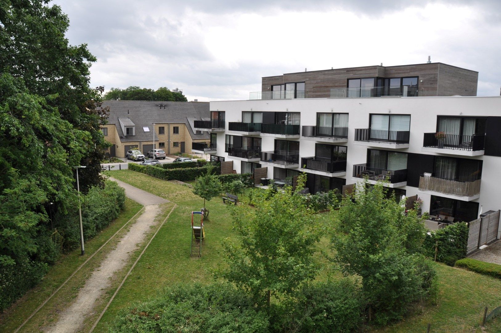 Instapklaar appartement met 2 slaapkamers, terras, staanplaats. foto 15