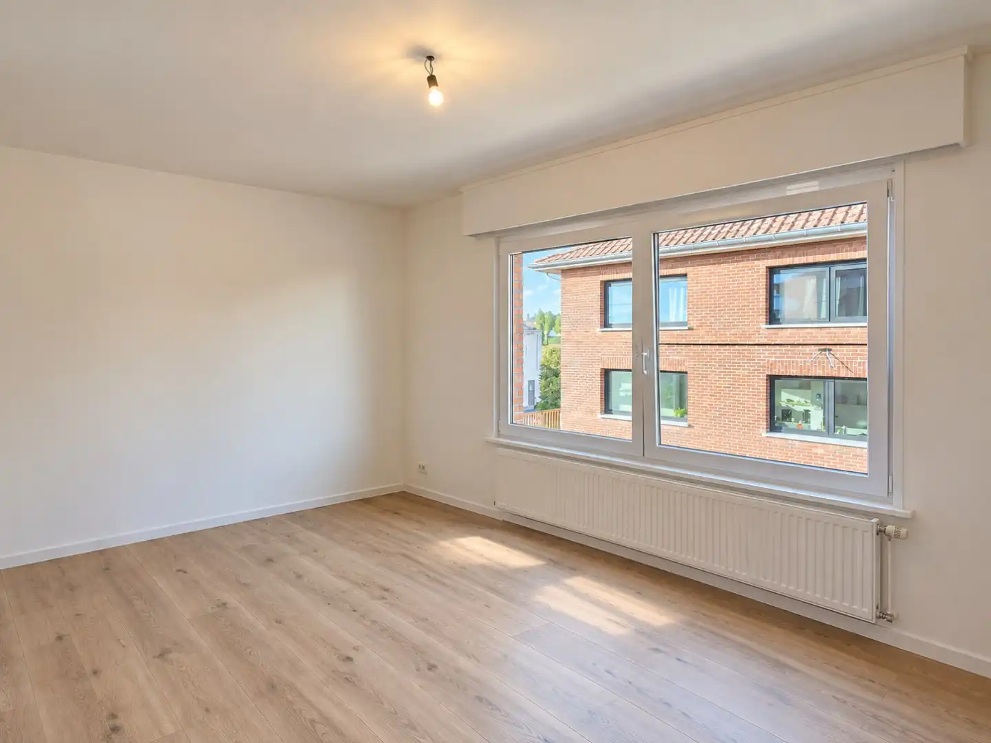 VOLLEDIG GERENOVEERD EN ENERGIEZUINIG APPARTEMENT MET TERRAS EN AUTOSTAANPLAATS! foto 7