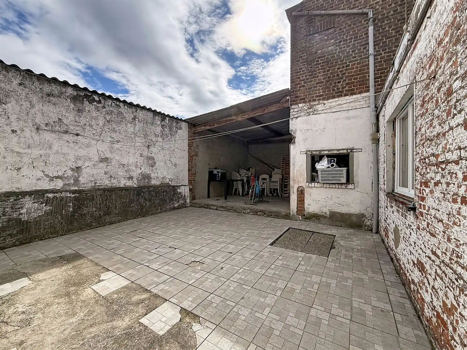 Op te frissen woning met garage, binnenkoer, 3 slpks foto 6
