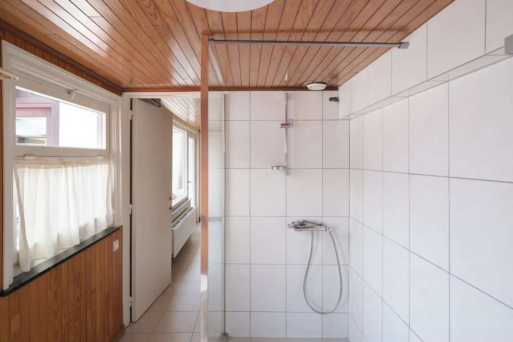 Instapklare woning met 4 slpk's in doodlopende straat foto 9