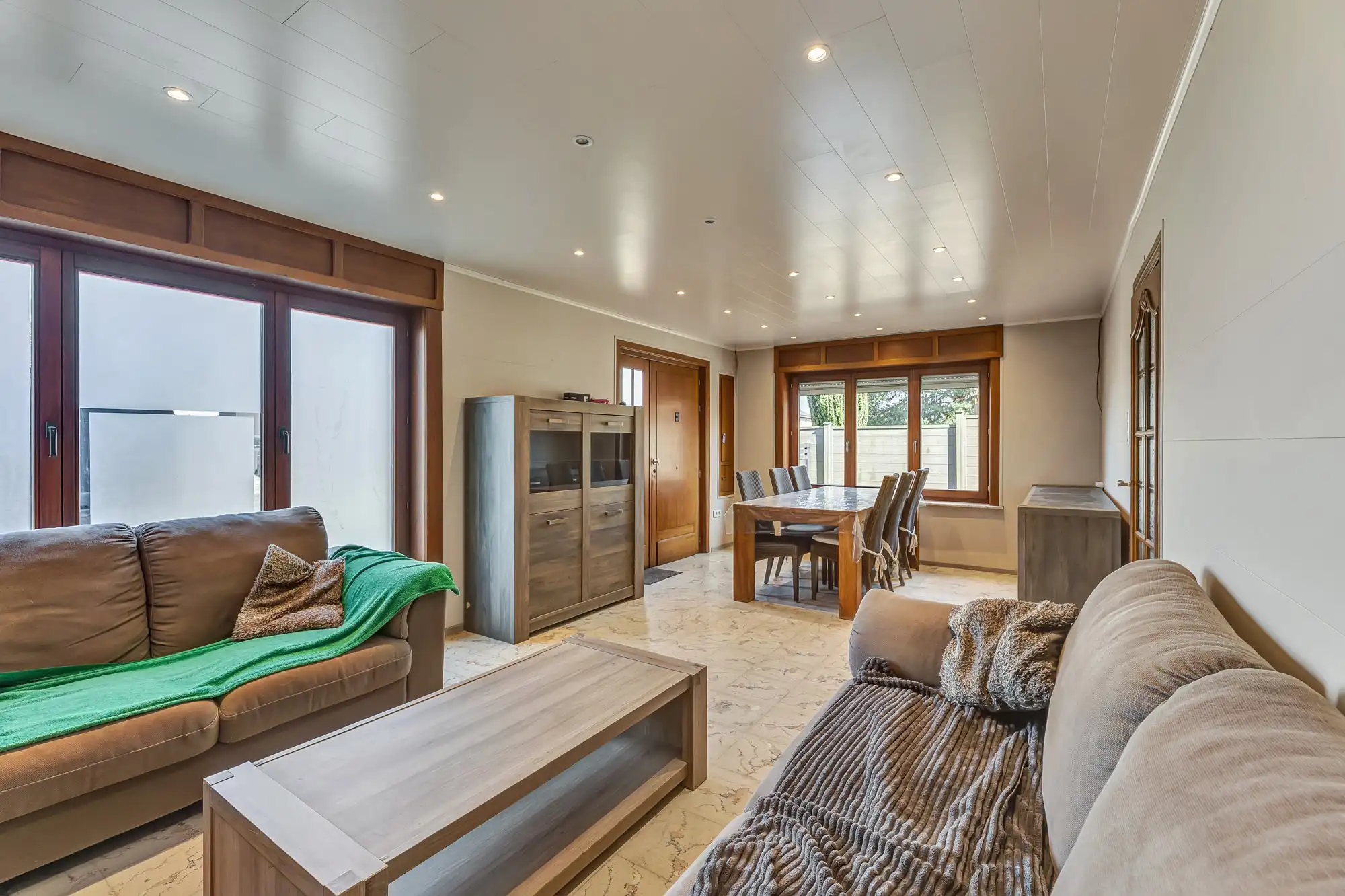 Robuuste woning op ruim perceel foto 4