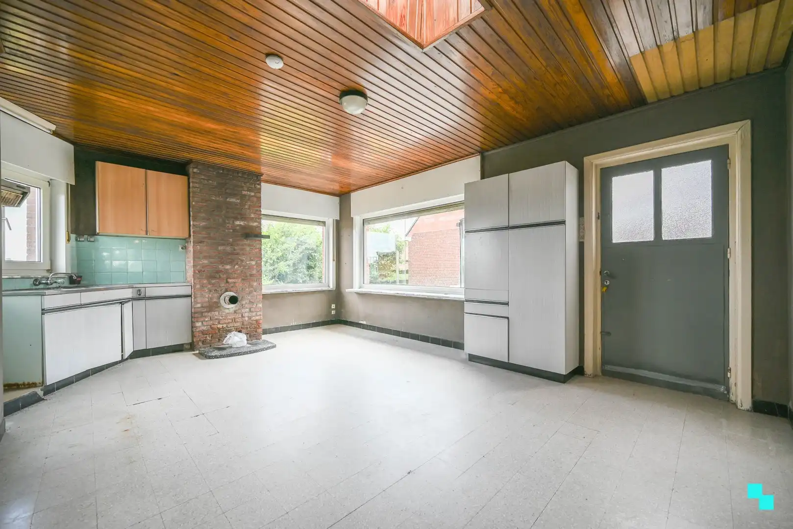 Landelijk gelegen, te renoveren woning op 1.767m² perceel foto 8