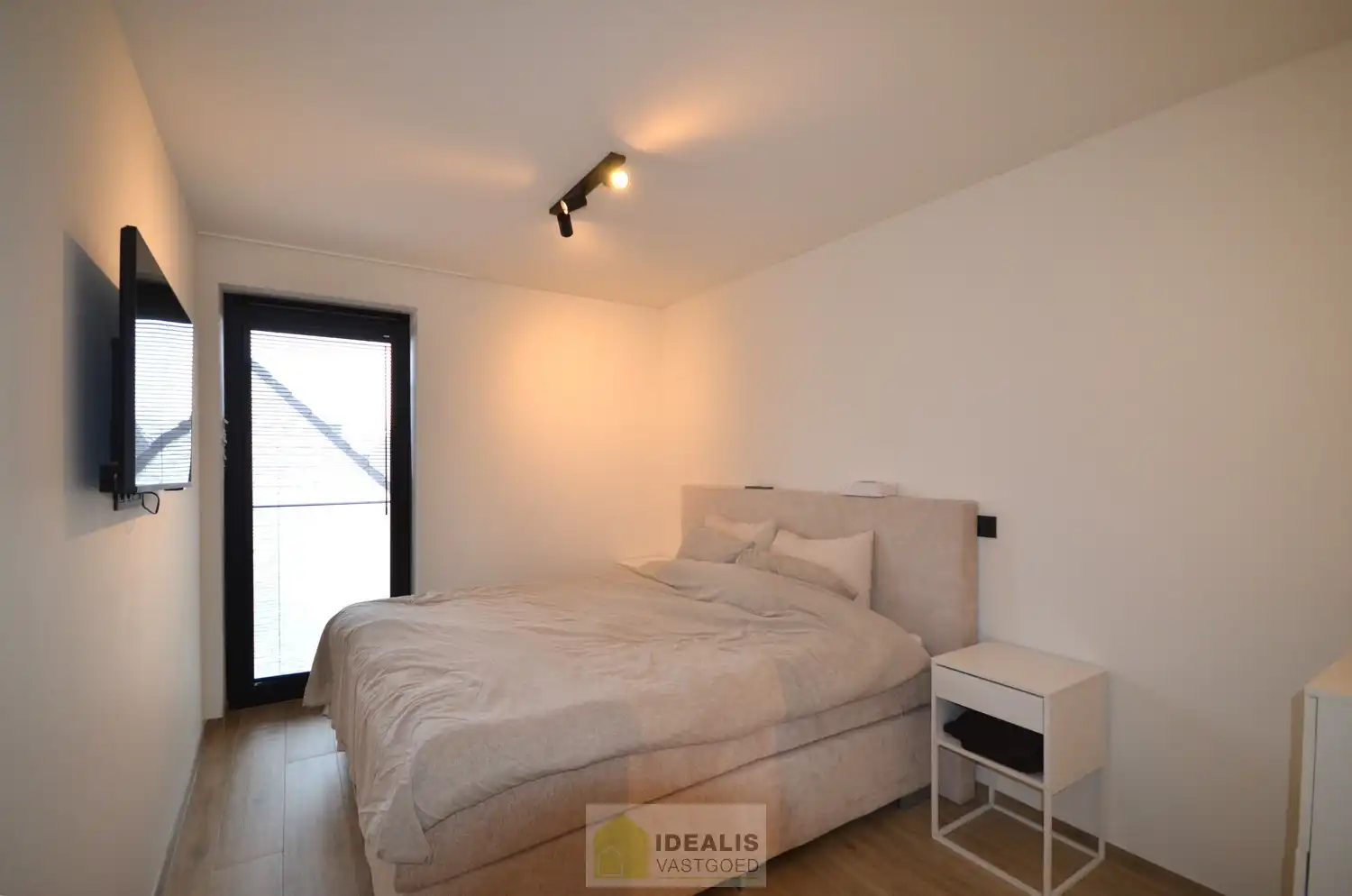 IDEALIS VASTGOED – INSTAPKLAAR APPARTEMENT MET KELDERBERGING EN ONDERGRONDSE AUTOSTAANPLAATS foto 5