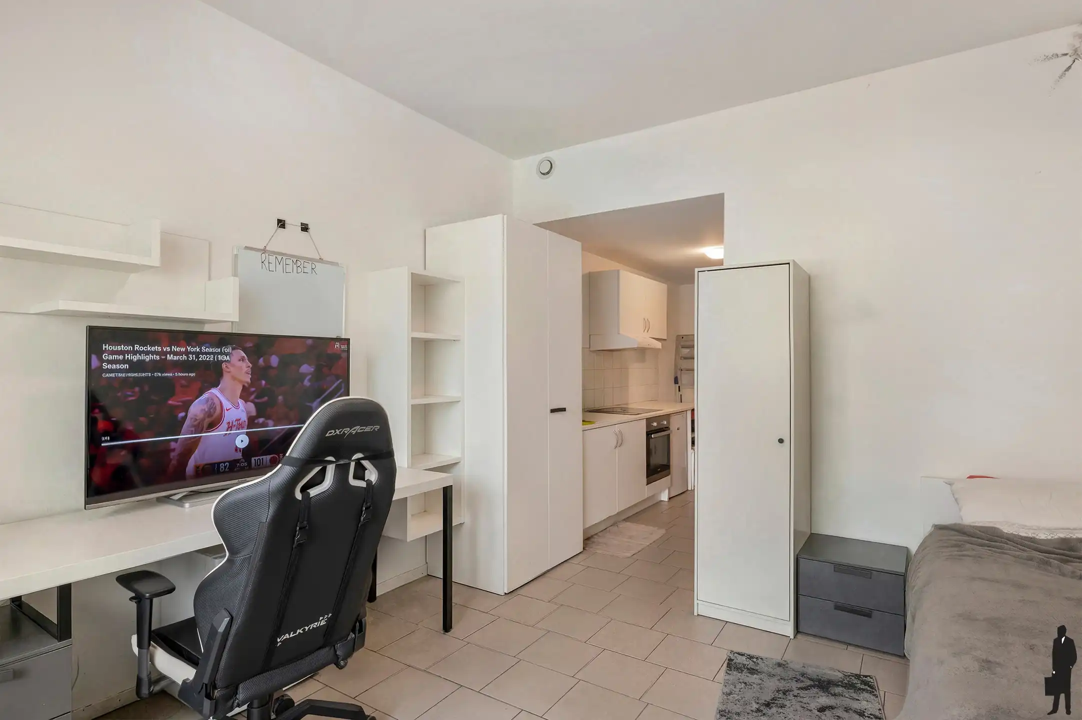 Compacte en lichtrijke studio nabij Park Spoor Noord foto 2