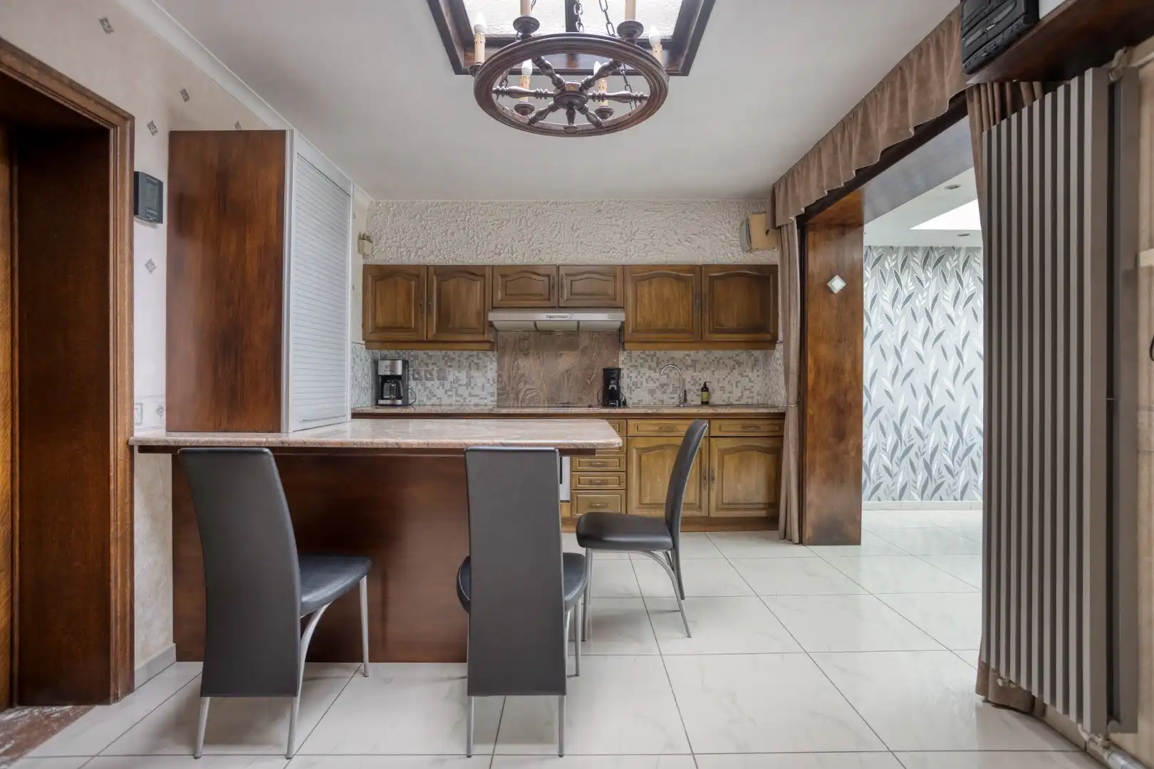 Instapklare woning met grote garage en tuin - aan centrum Tongeren foto 6