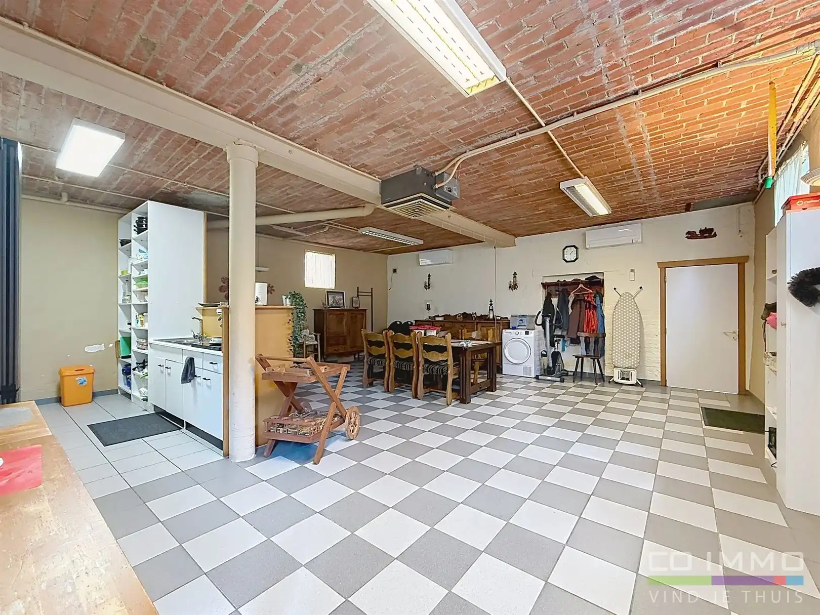 Ruime woning met extra woon- of werkpotentieel  foto 28