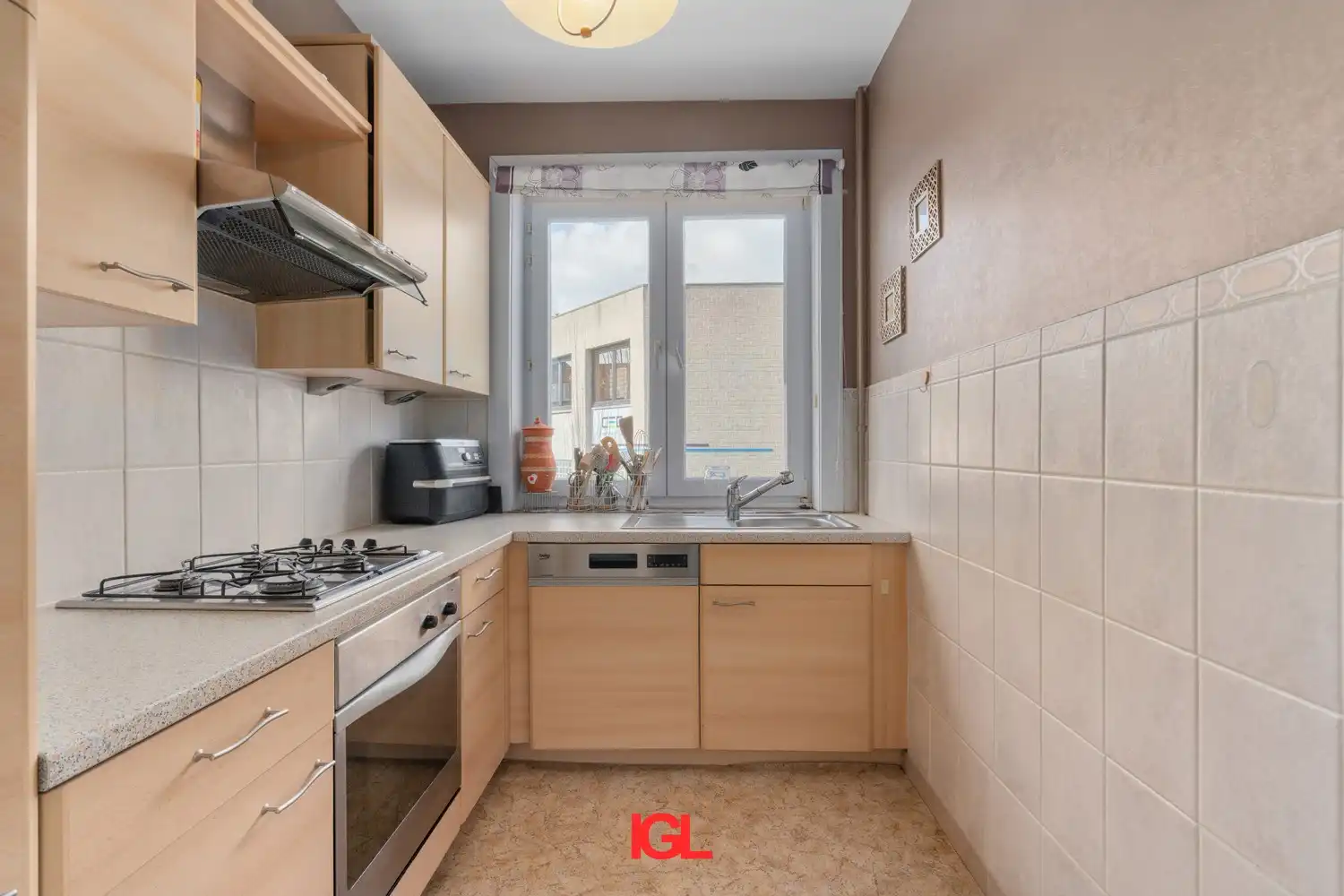 3 gevel woning met 2 slaapkamers, garage en tuin! foto 9