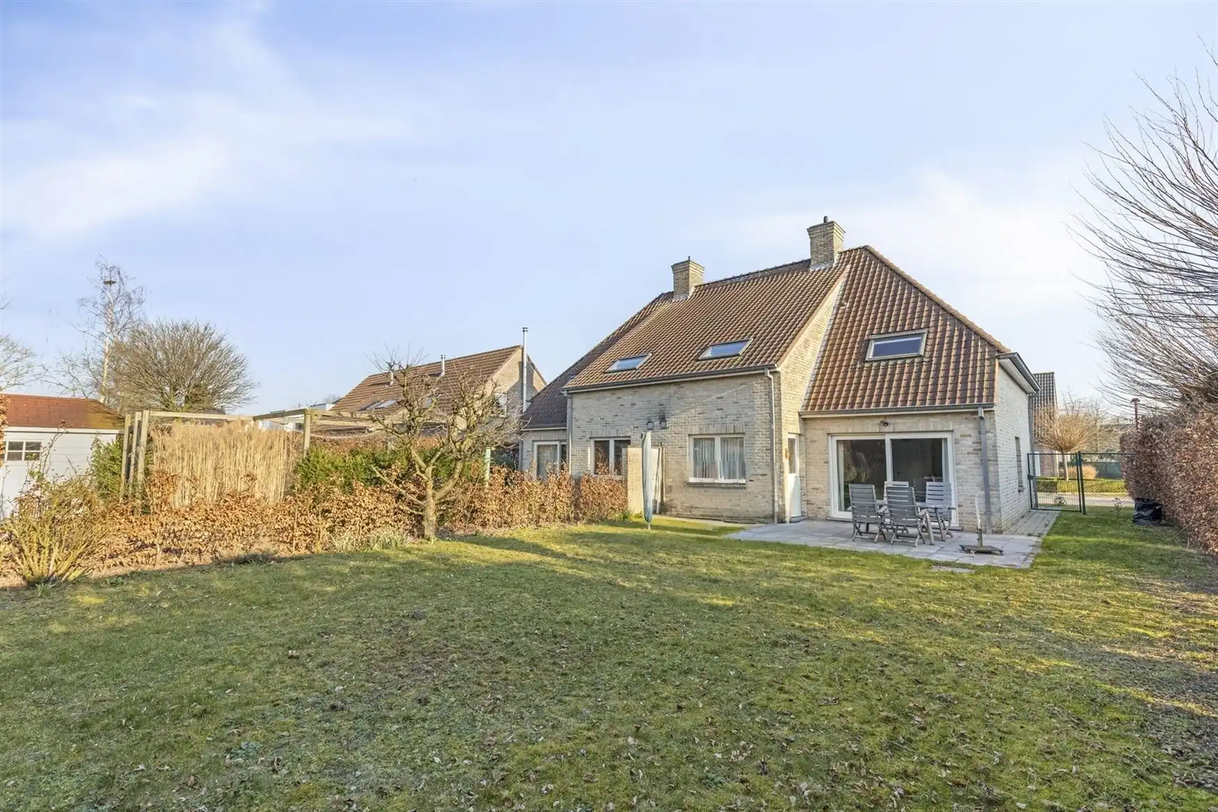 Ruime halfopen bebouwing foto 15