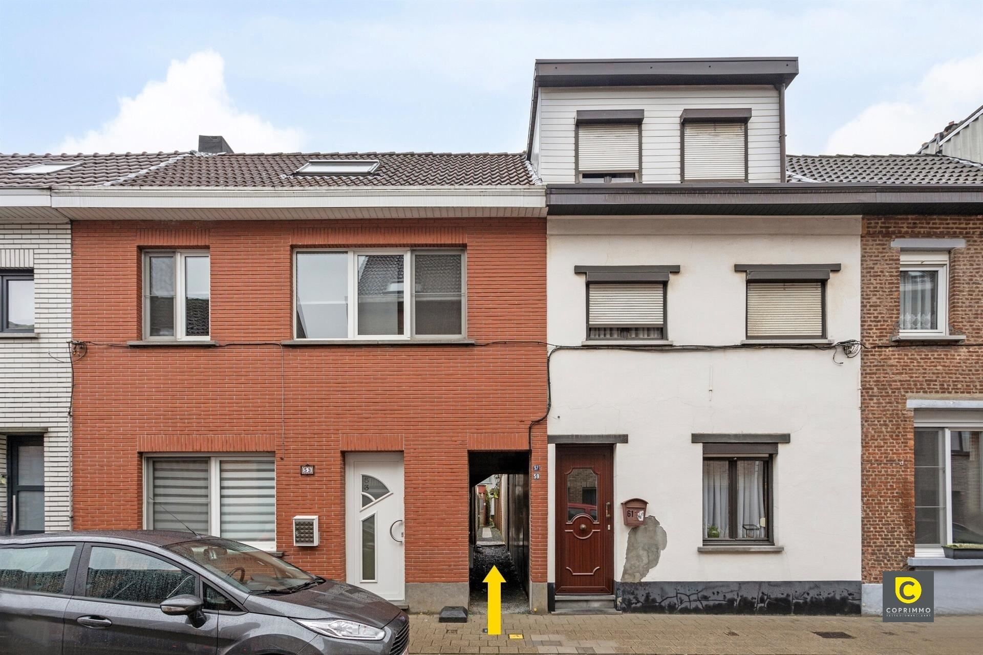 Hoofdfoto van de publicatie: Grondig te renoveren woning op centrale locatie!