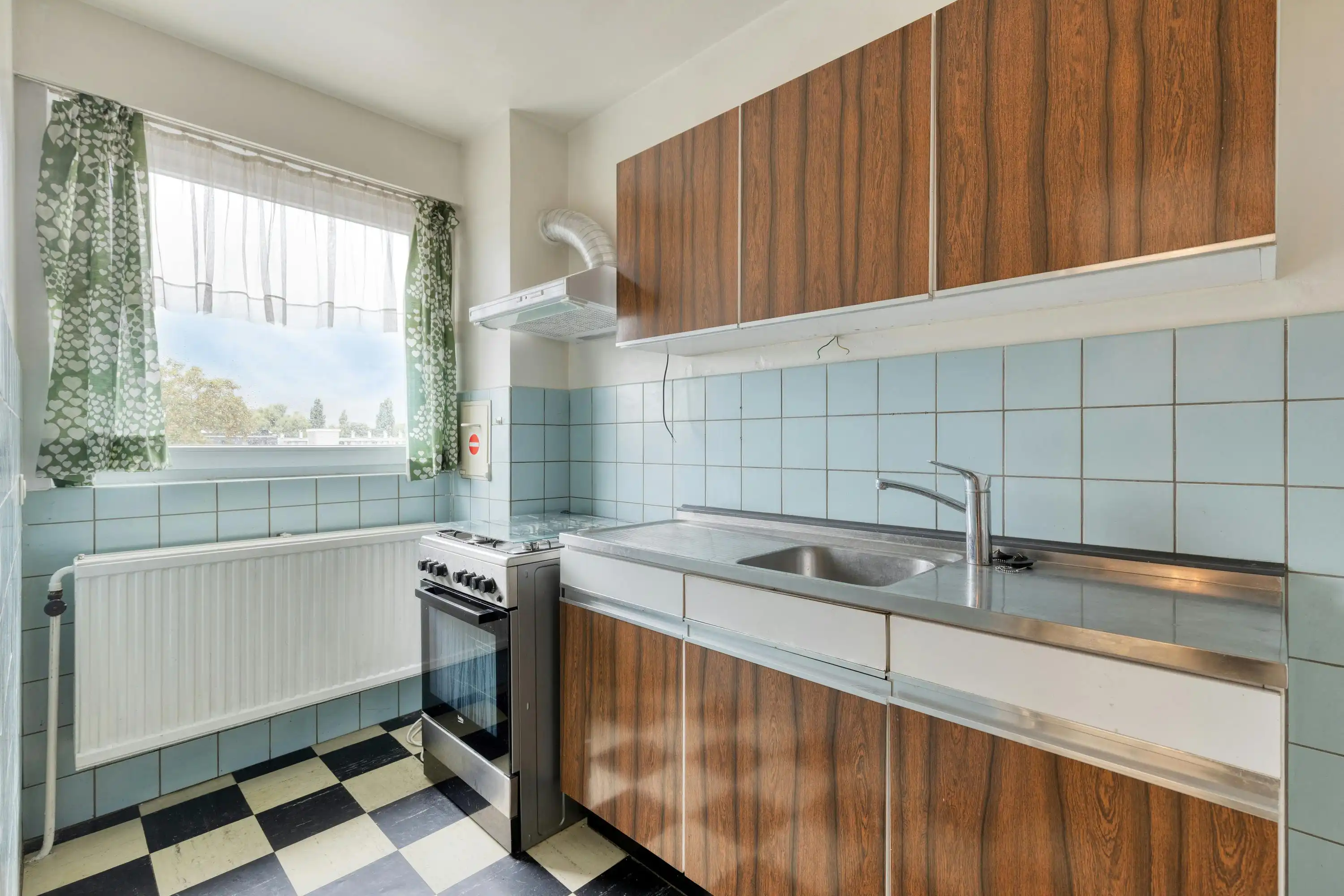 Te renoveren appartement op 4de verdieping te Deurne-zuid! foto 6