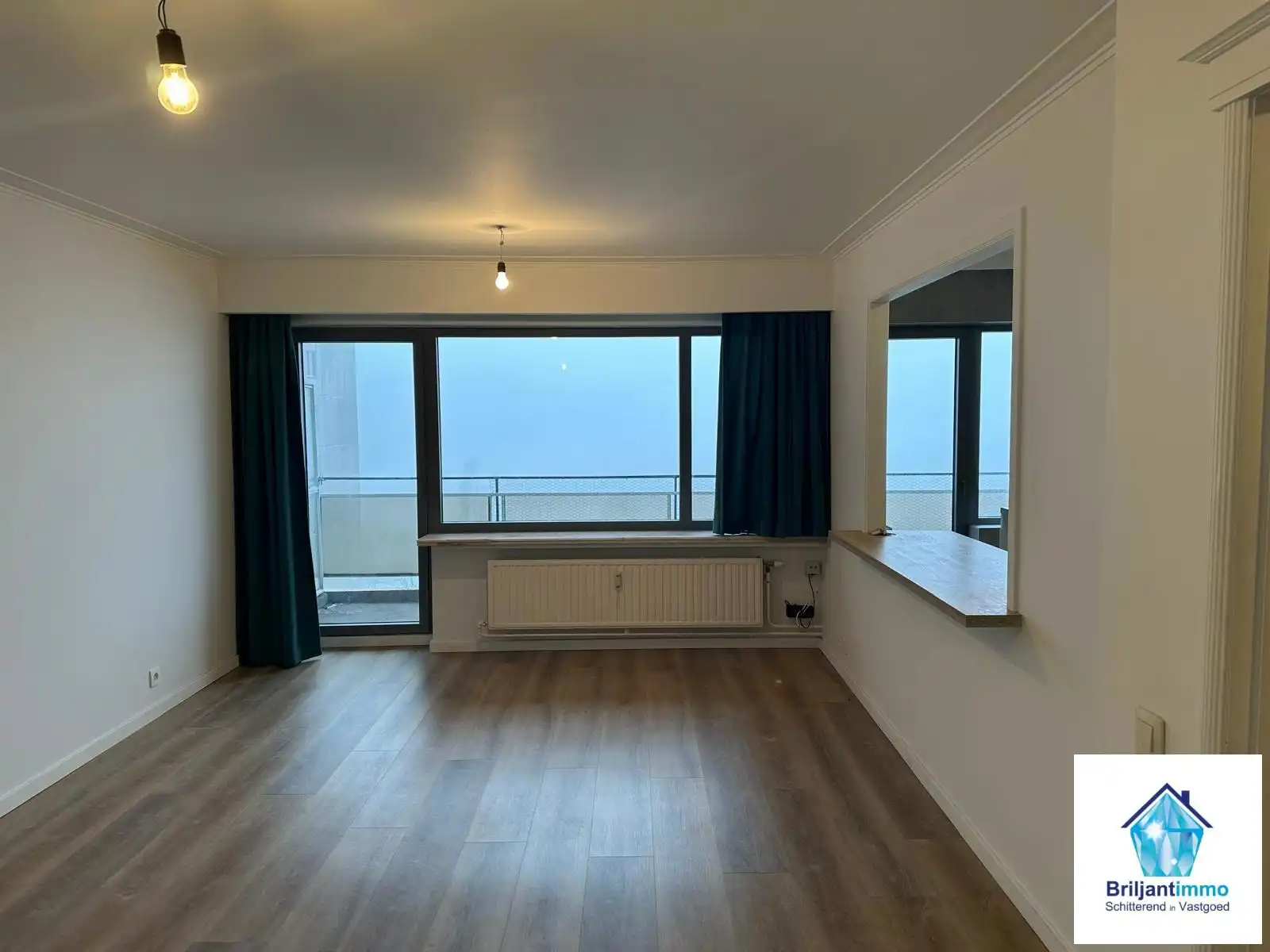 Lichtrijk appartement met terras en 2 slp op toplocatie! foto 2