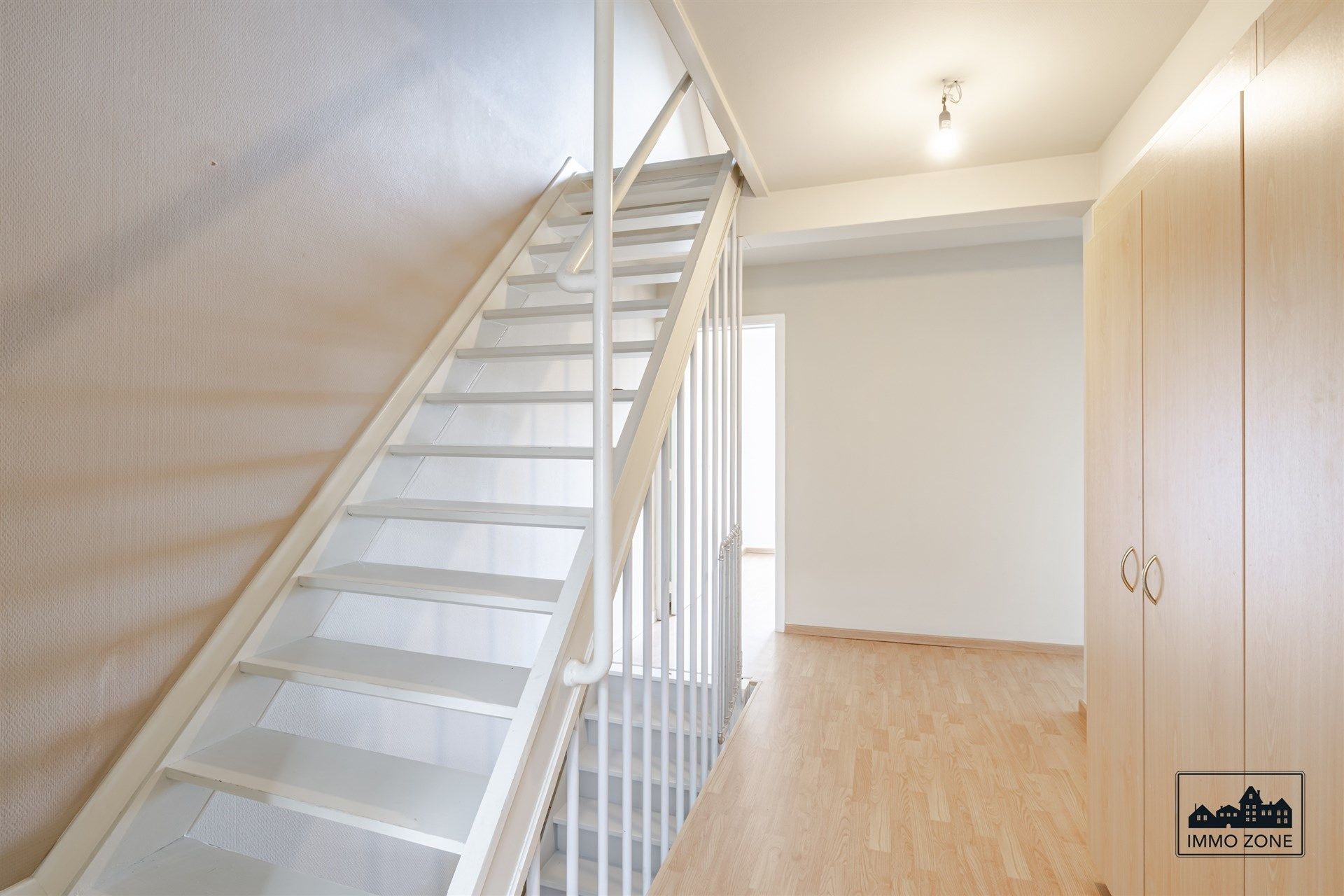 Lichtrijke halfopen woning te Nieuwerkerken! foto 13