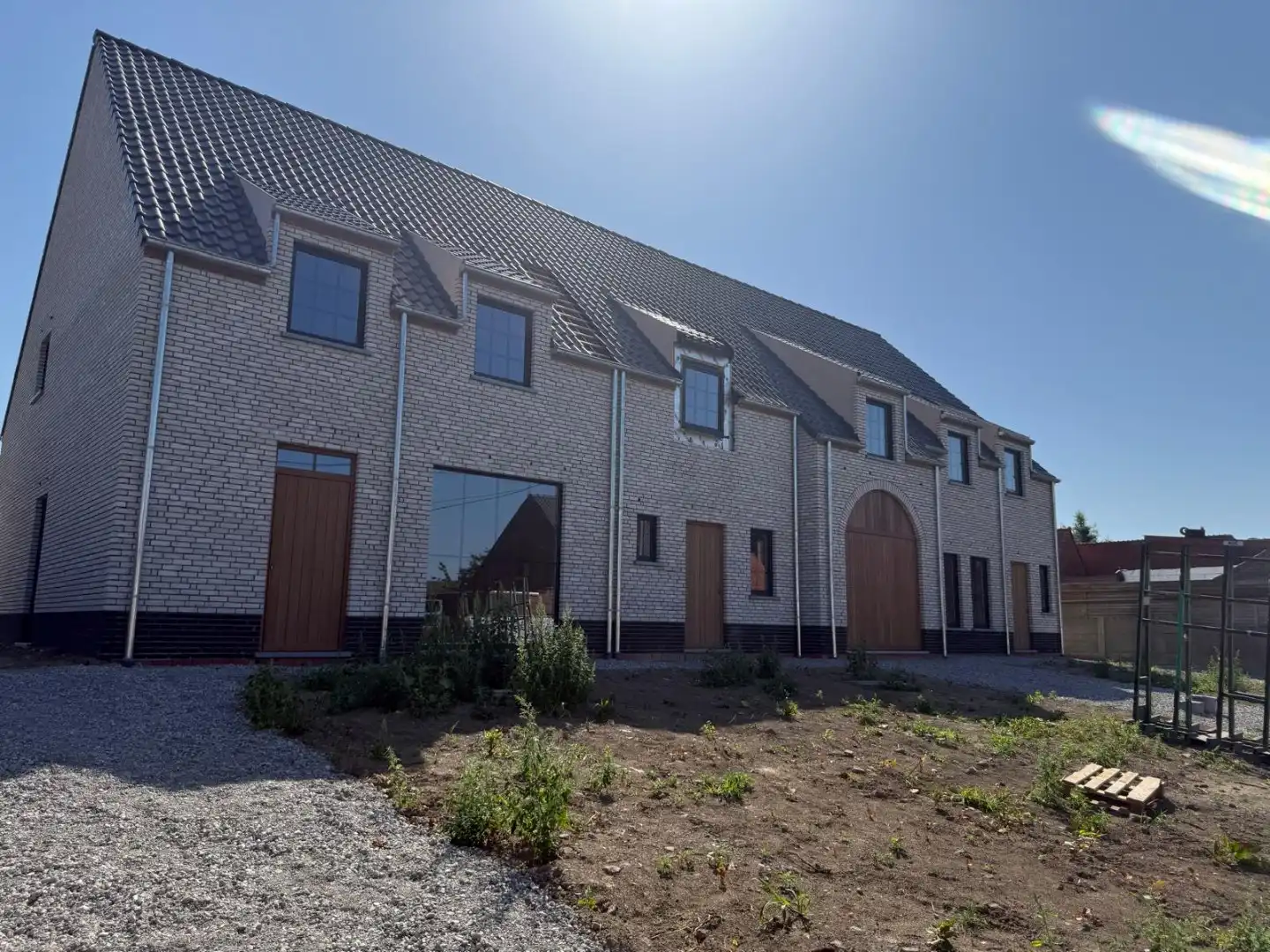 Nieuwbouwwoning met ruime tuin. foto 2