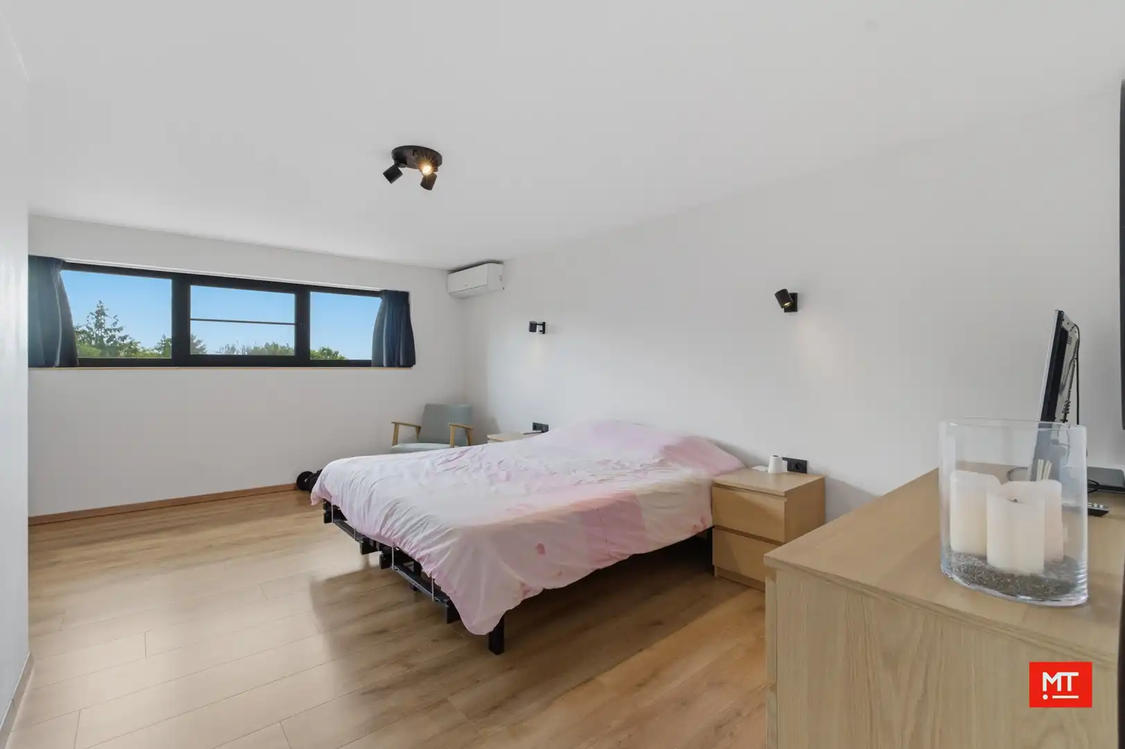 Instapklare alleenstaande woning op een rustige locatie in de dorpskern van Beselare foto 12