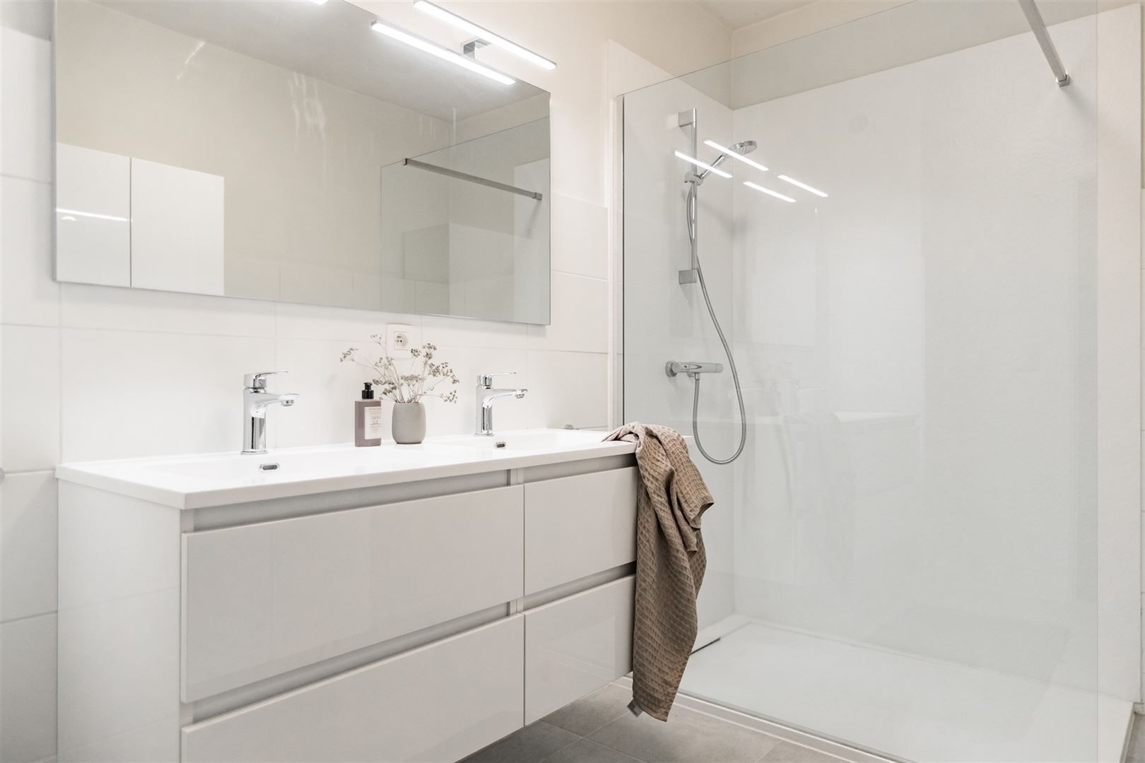 Zeer zonnig 3 slaapkamer appartement met terras foto 9