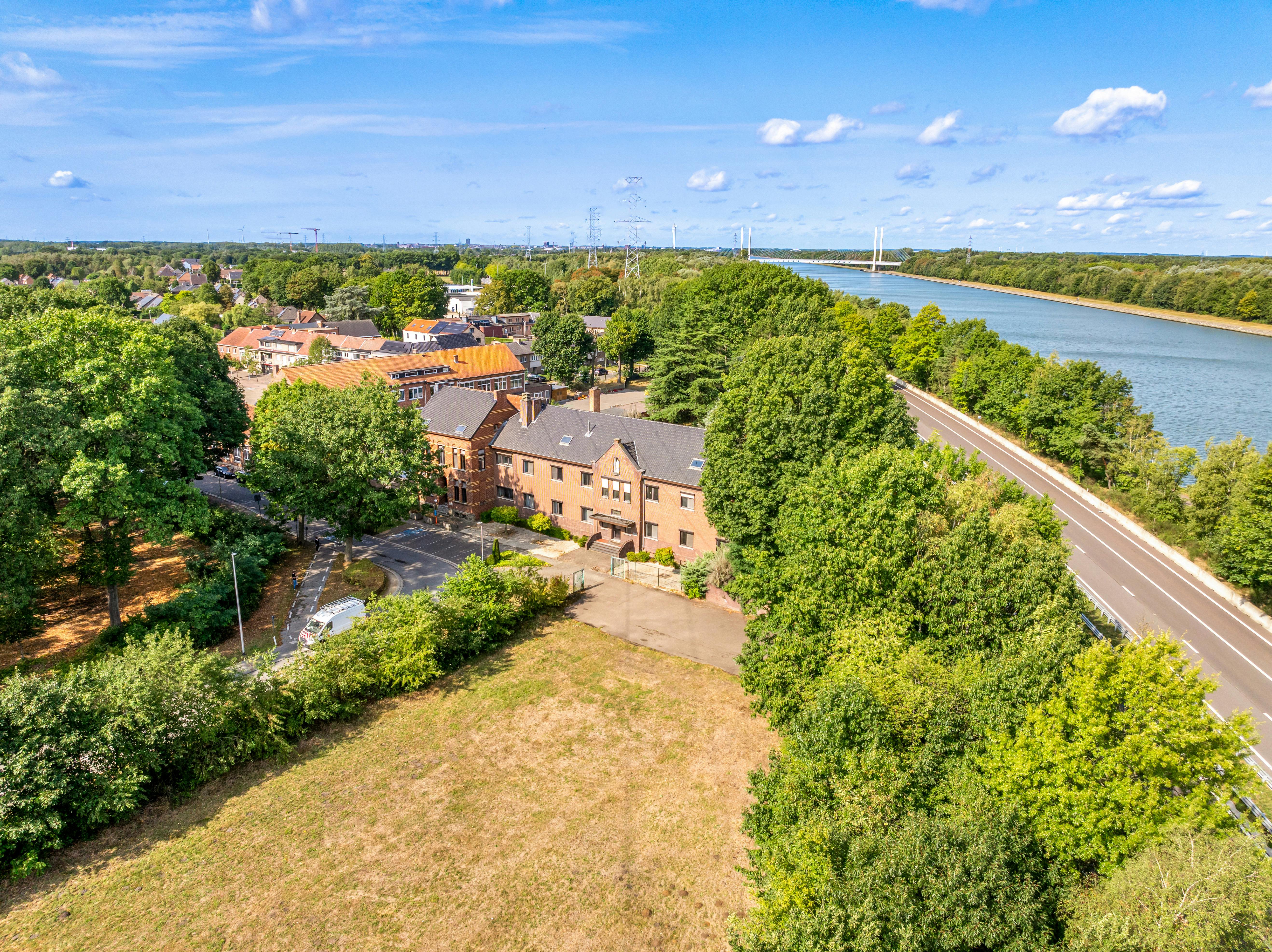 Uniek commercieel pand, klooster ‘Royer Heide’ in Diepenbeek foto 21