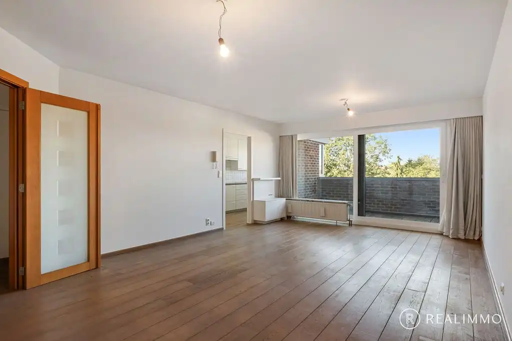 Ruim appartement met 3 slaapkamers én garage in het hartje Zwevegem! foto 4