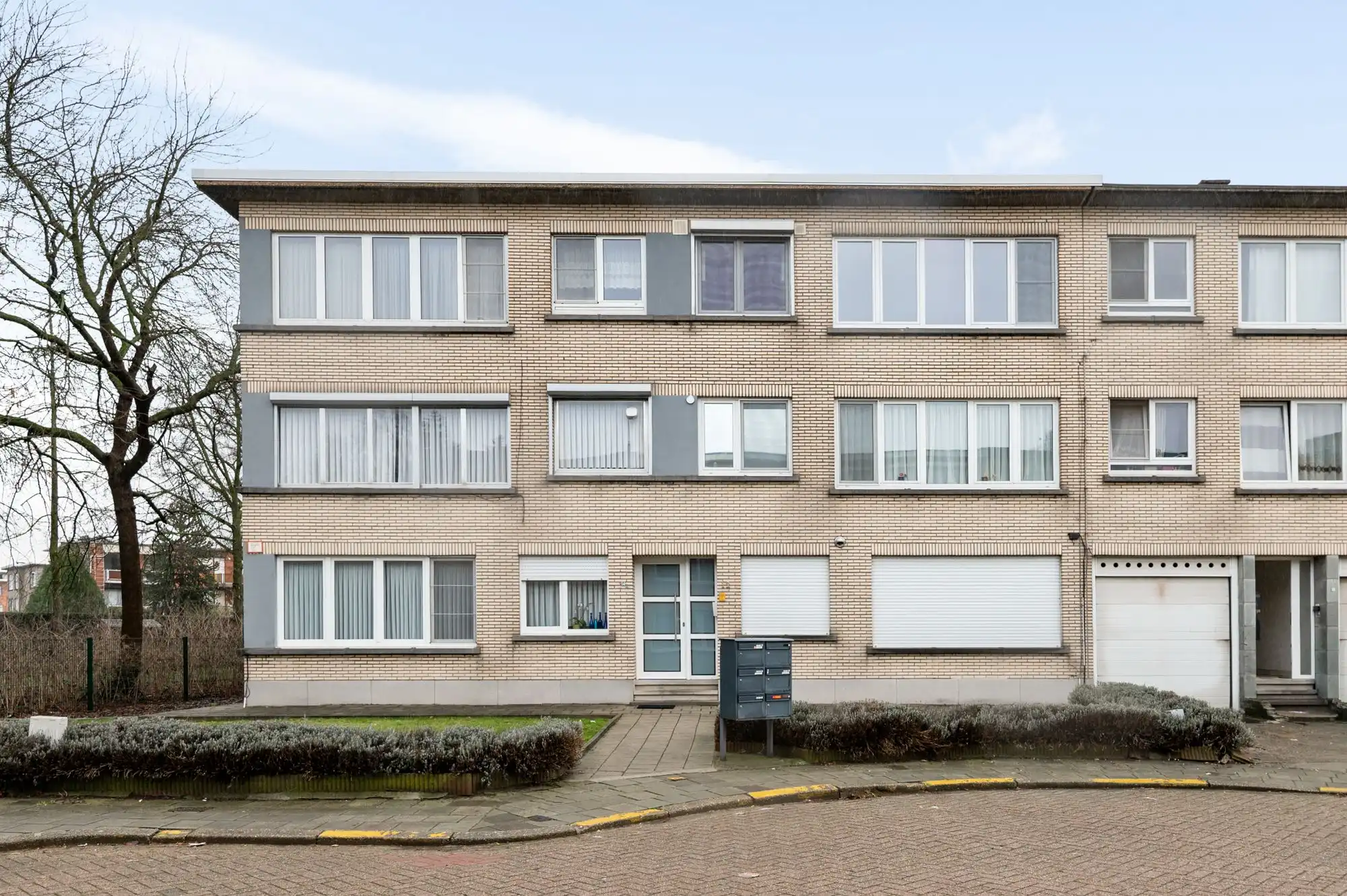 nstapklaar appartement met 2 slaapkamers in rustige doodlopende straat te Deurne! foto {{pictureIndex}}