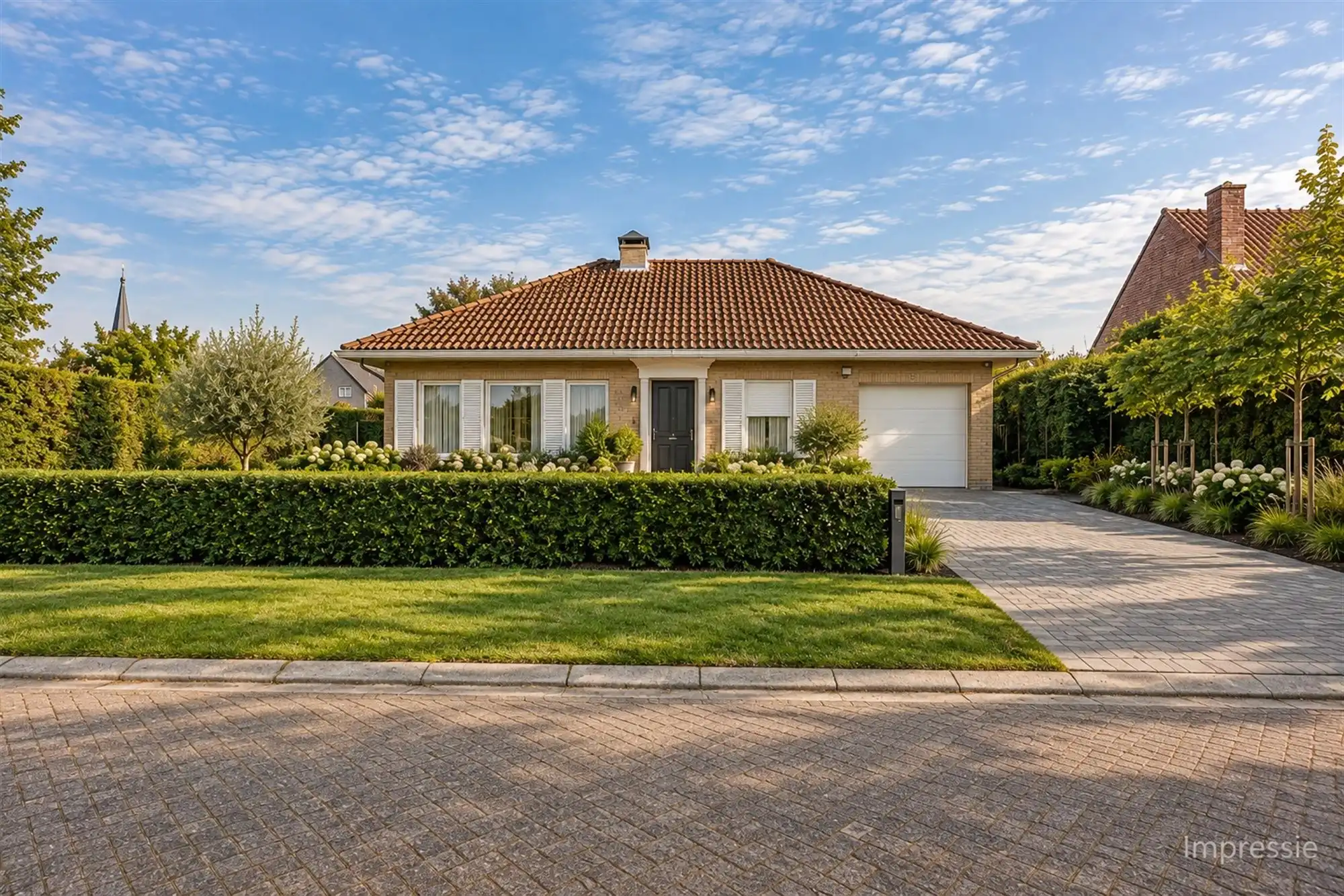 Ruime gelijkvloerse villa met garage en grote tuin foto 3