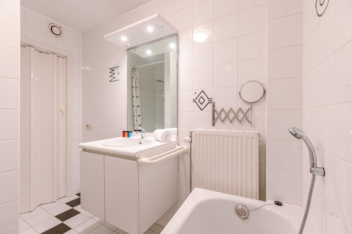 Gemeubeld twee slaapkamer appartement vlak aan zee foto 7