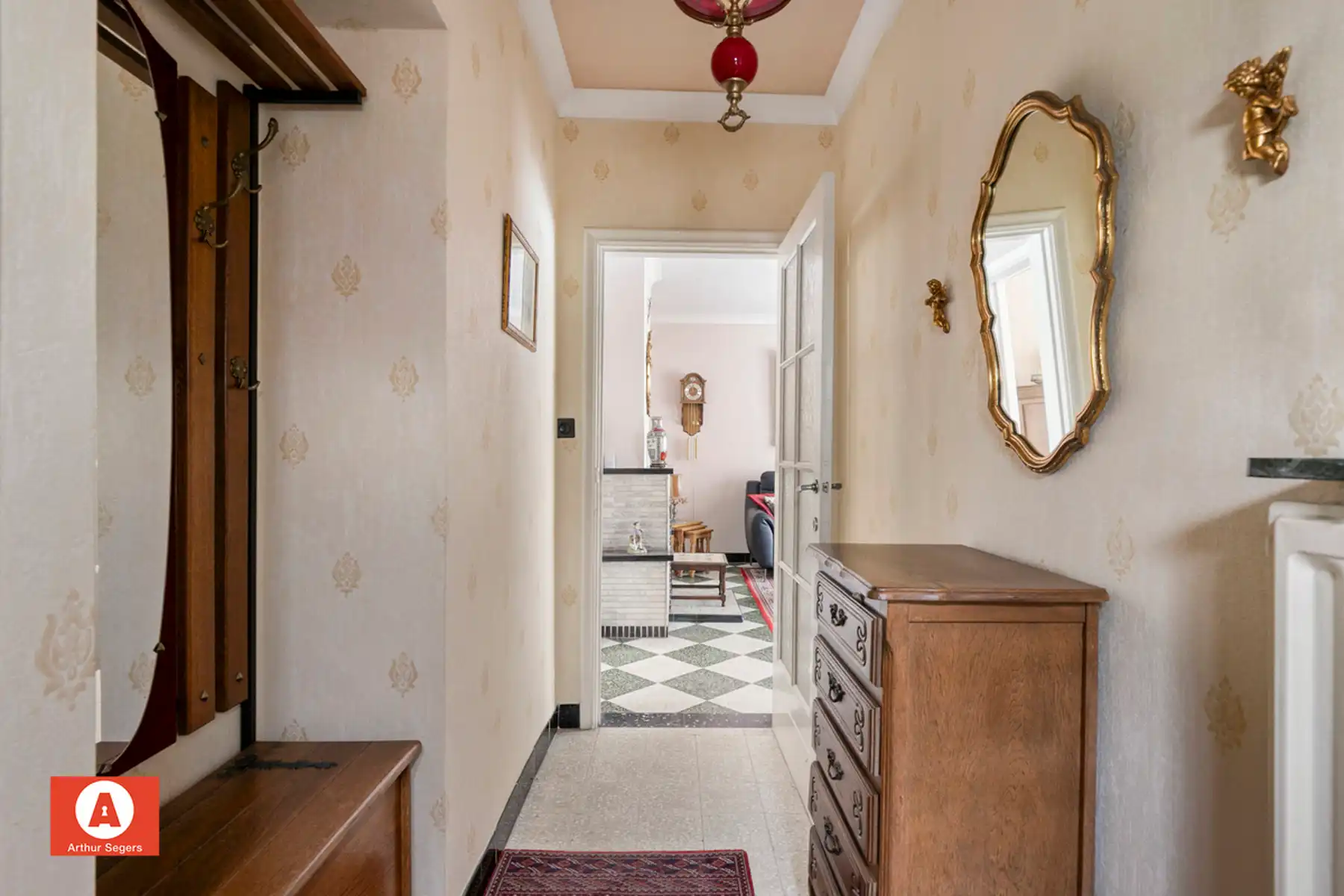 Te renoveren woning in doodlopende straat foto 3