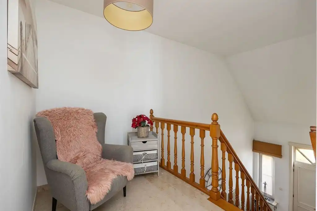 Half open bebouwing tegen het centrum van 's-Gravenwezel foto 12