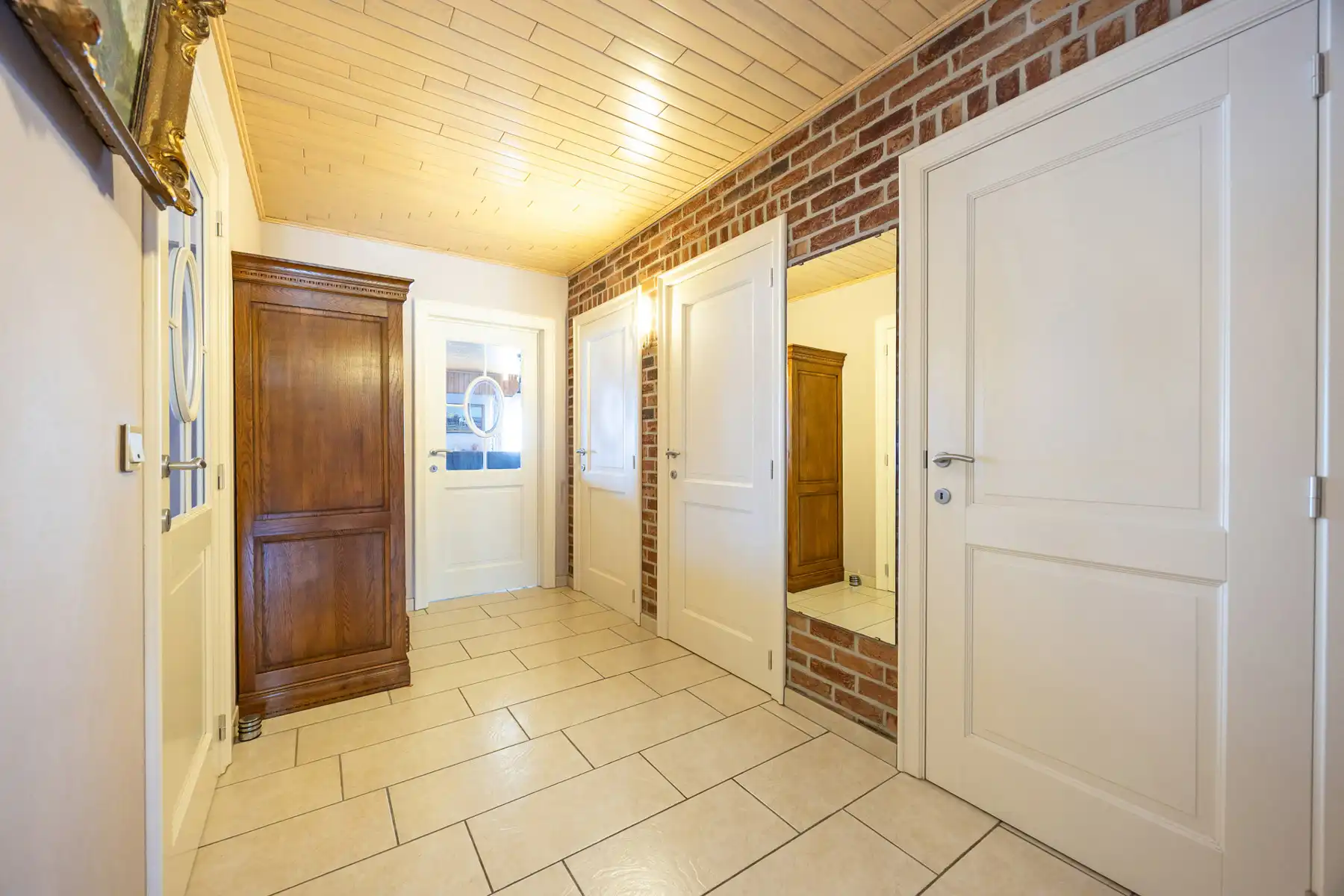 Gebouw bestaande uit 2 wooneenheden in een rustige straat in het centrum van Beerse op een perceel van ca 463 m². foto 2