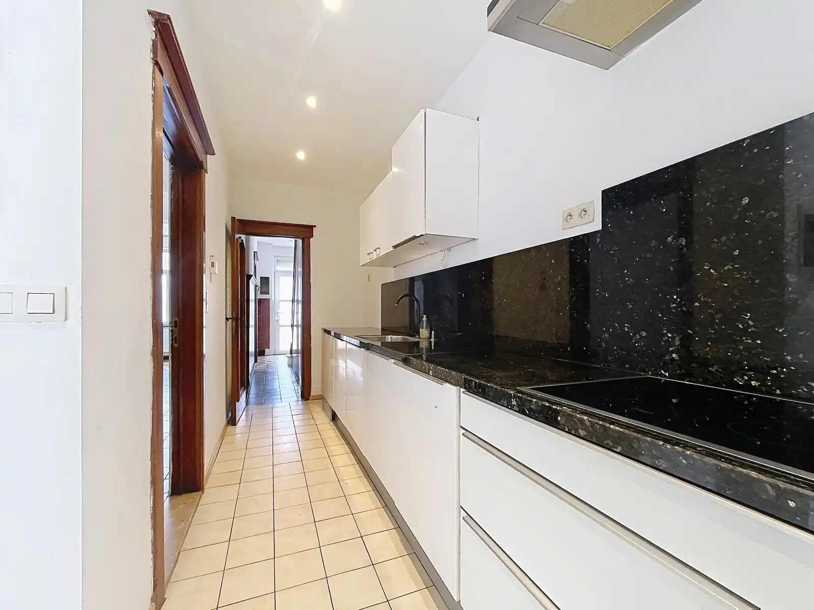 Rijwoning op een goede locatie met 3 slpks  foto 6