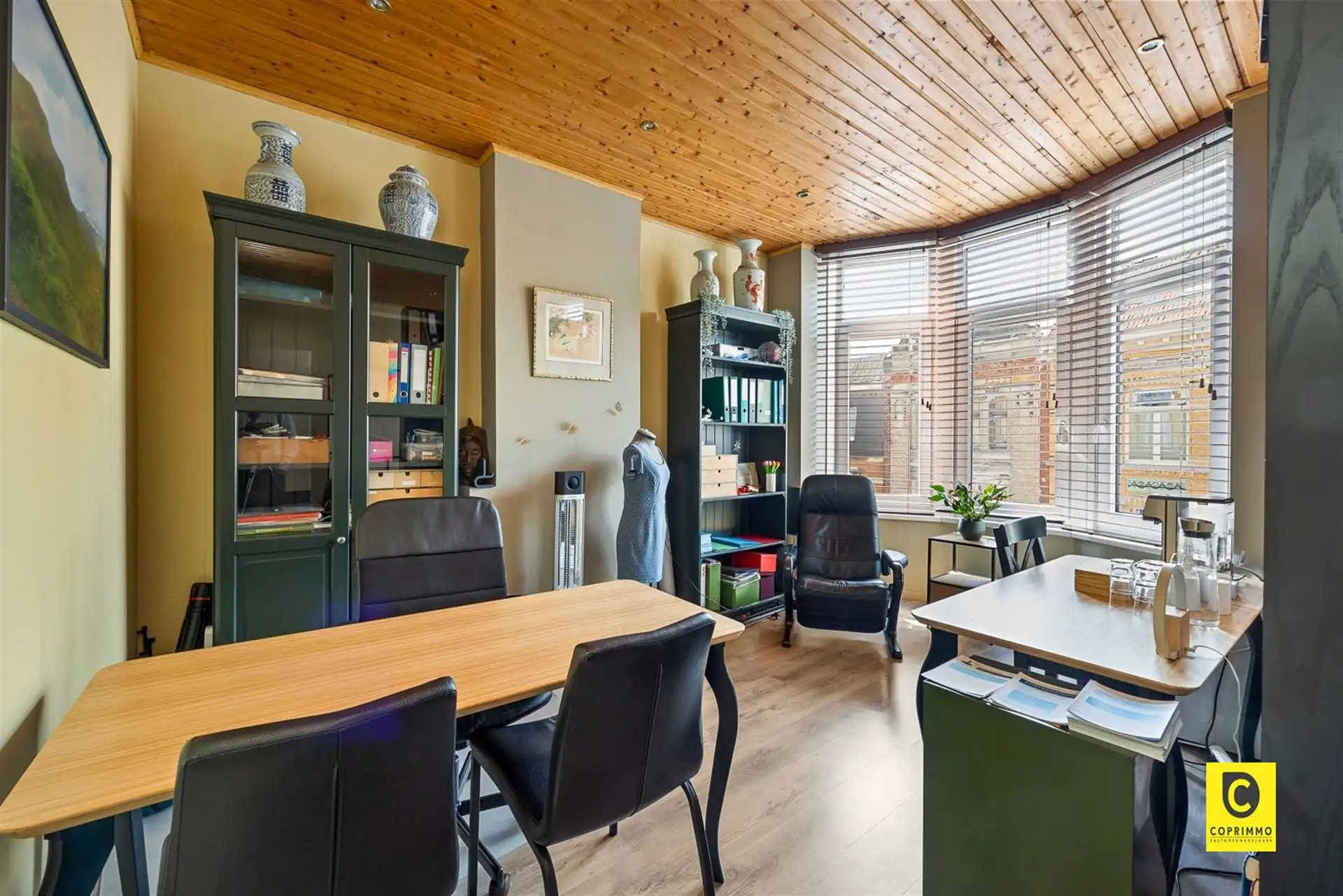 Zeer ruime bel-etage met tuin nabij Rivierenhof ! foto 17