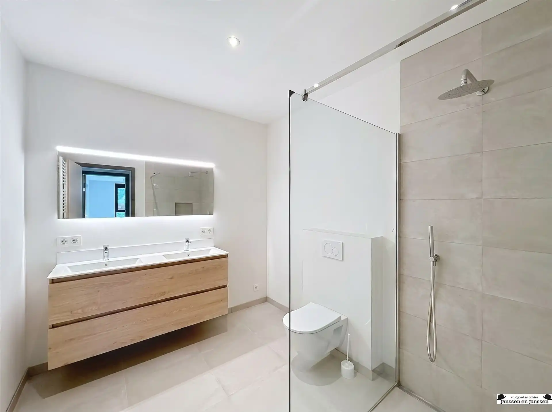 Modern twee slaapkamer appartement in centrum Gooreind foto 9