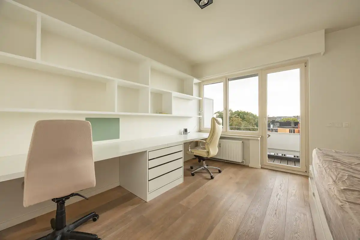 Zeer ruim en lichtrijk appartement te koop foto 14
