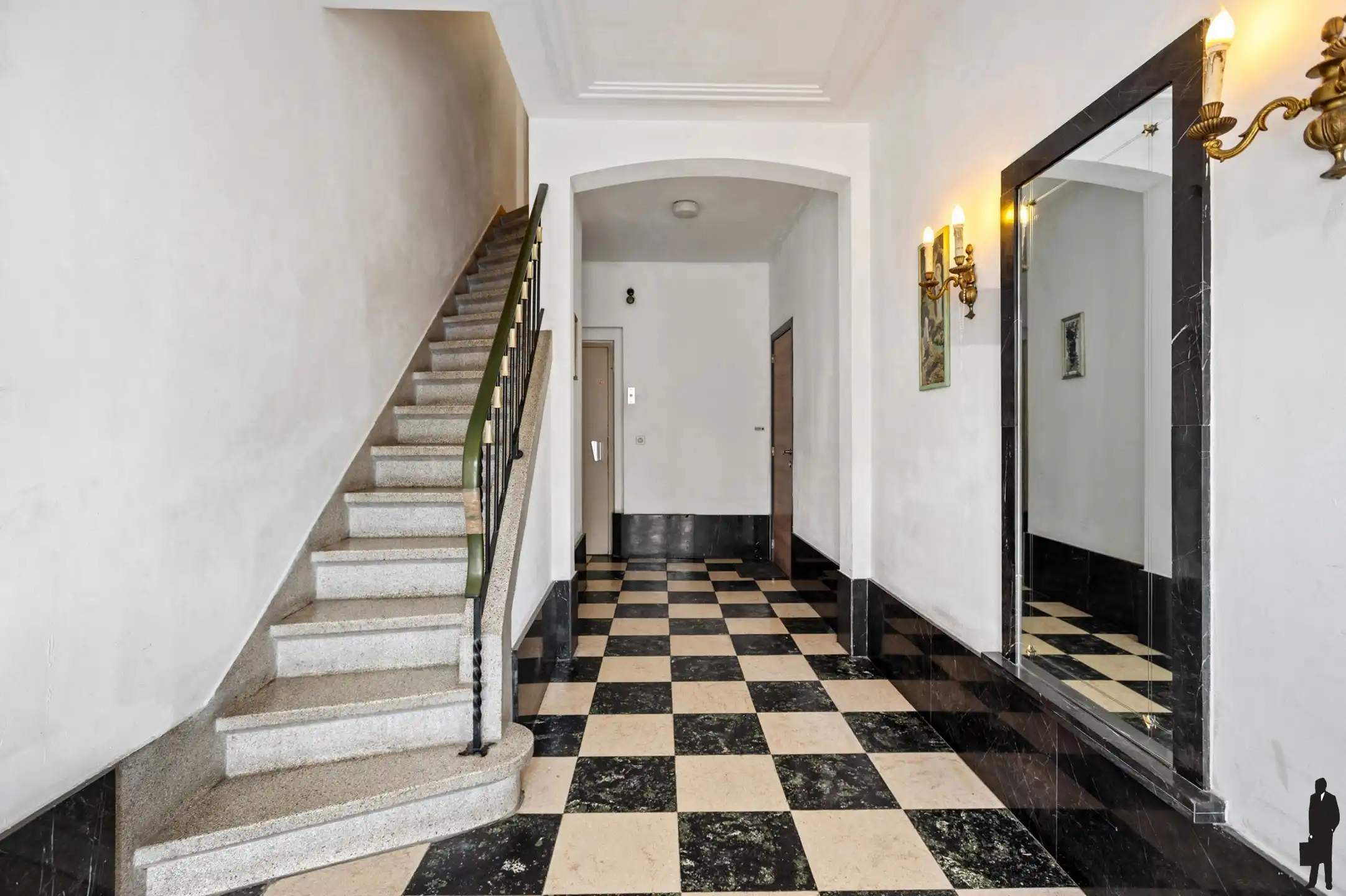 Appartementsgebouw op top-locatie te koop foto 8