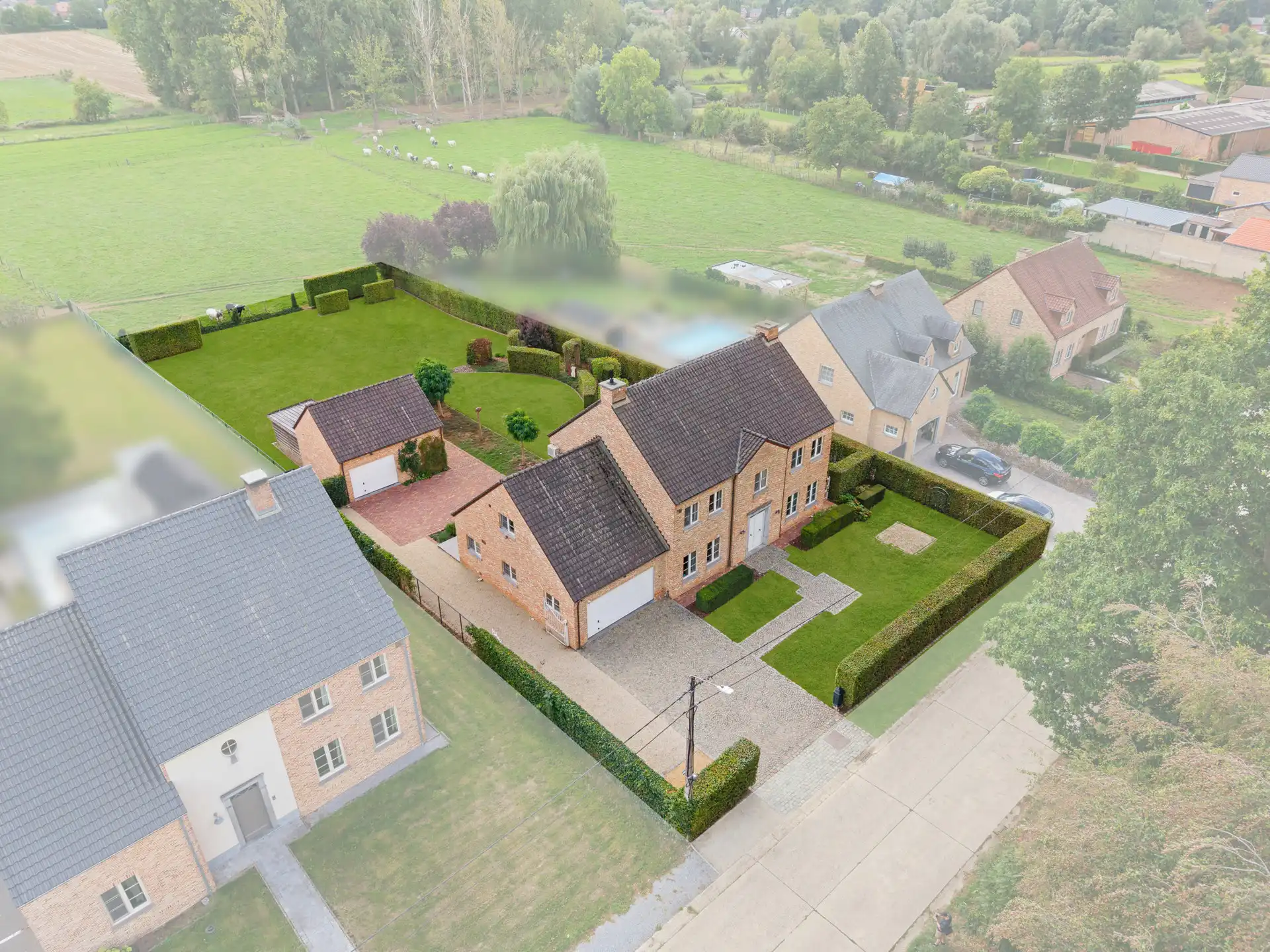 Exclusieve villa met zonnige tuin in Mal foto 2