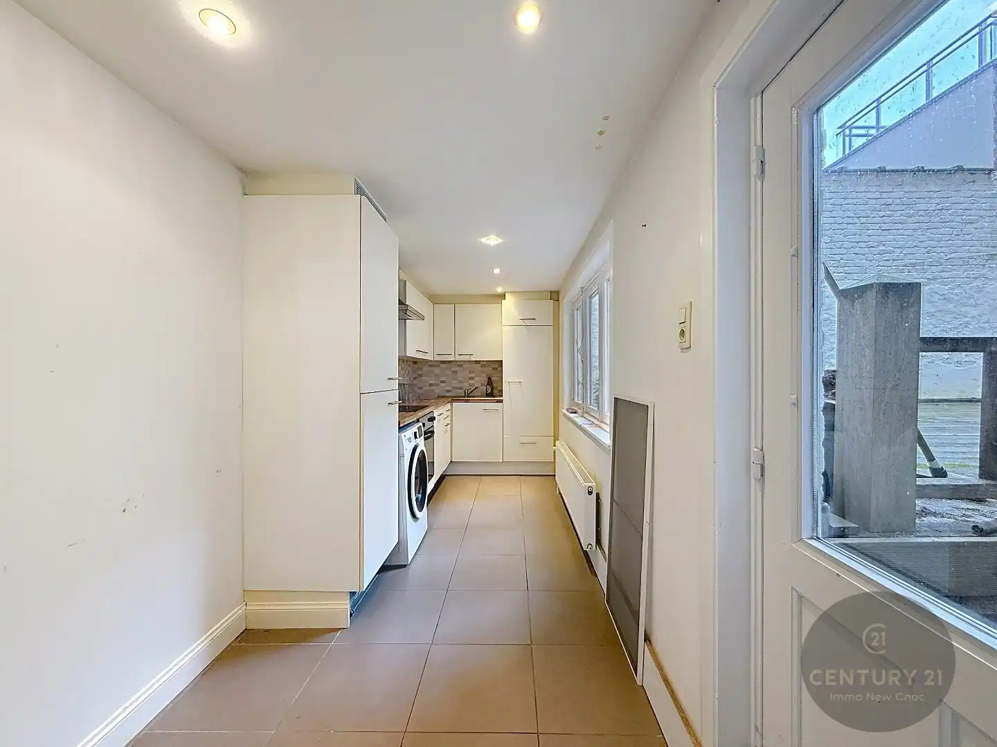 kelderappartement met RUIM terras vlak aan zee foto 8