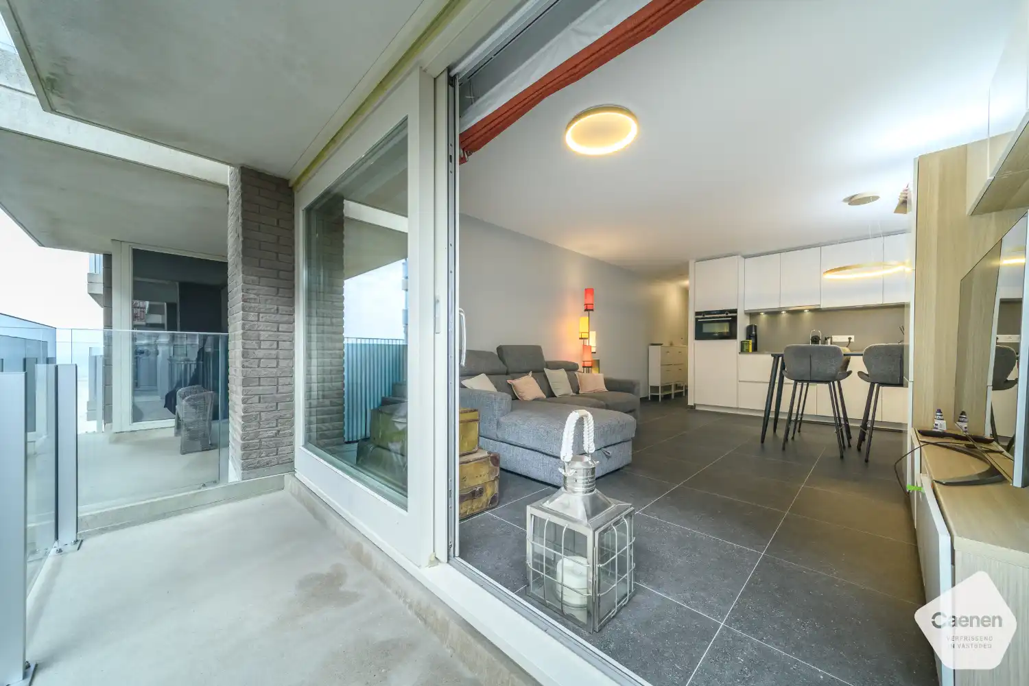 Instapklare, gemeubelde studio met fantastisch zeezicht in recente residentie foto 2