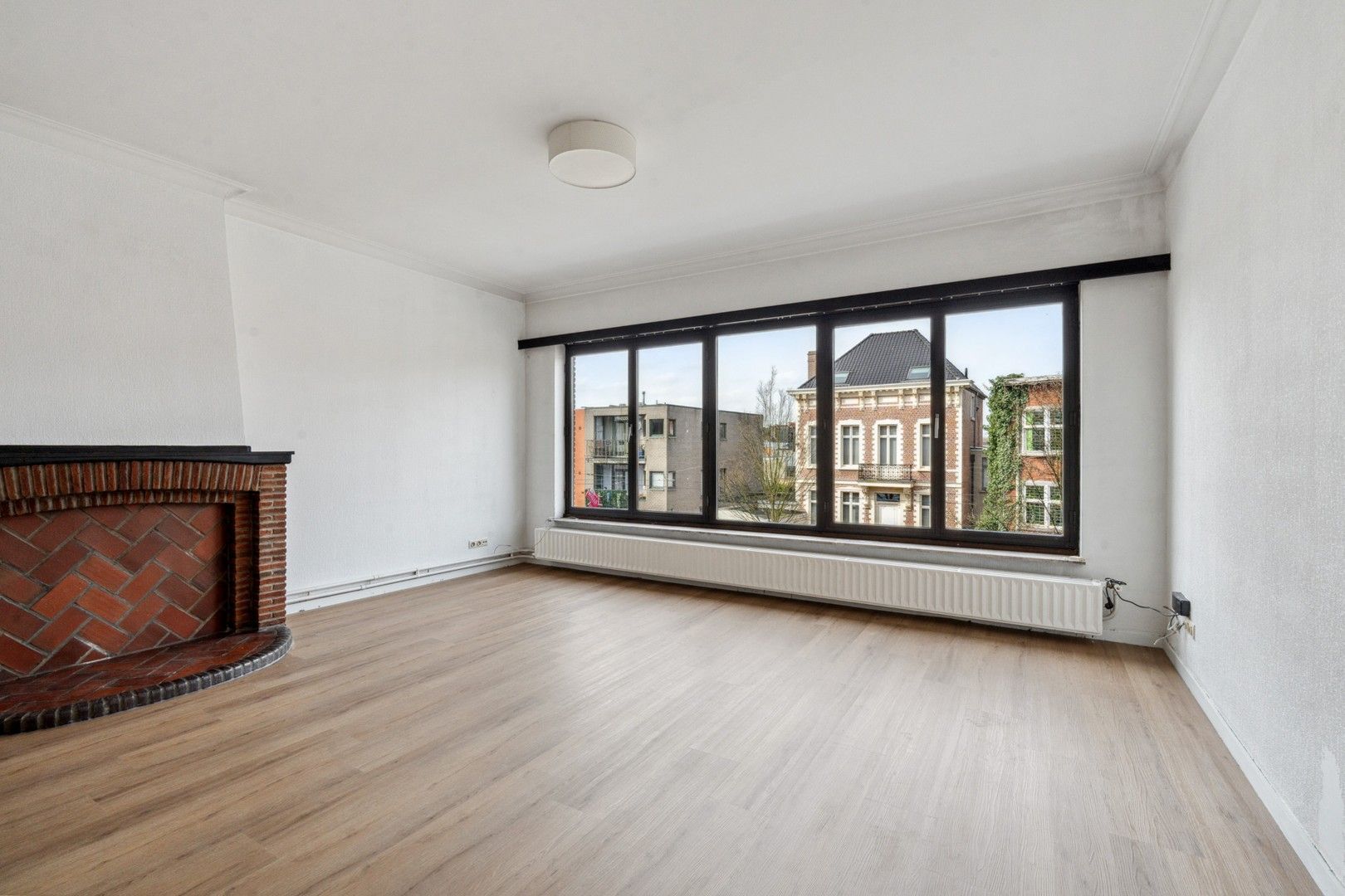 Opbrengsteigendom met tuin en 2 appartementen te koop foto 3