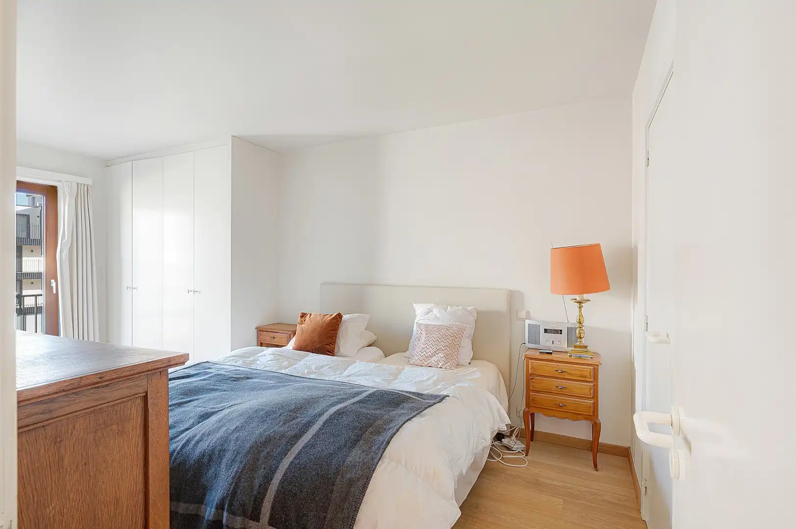 Lichtrijk appartement op enkele stappen van de Dumortierlaan. foto 14