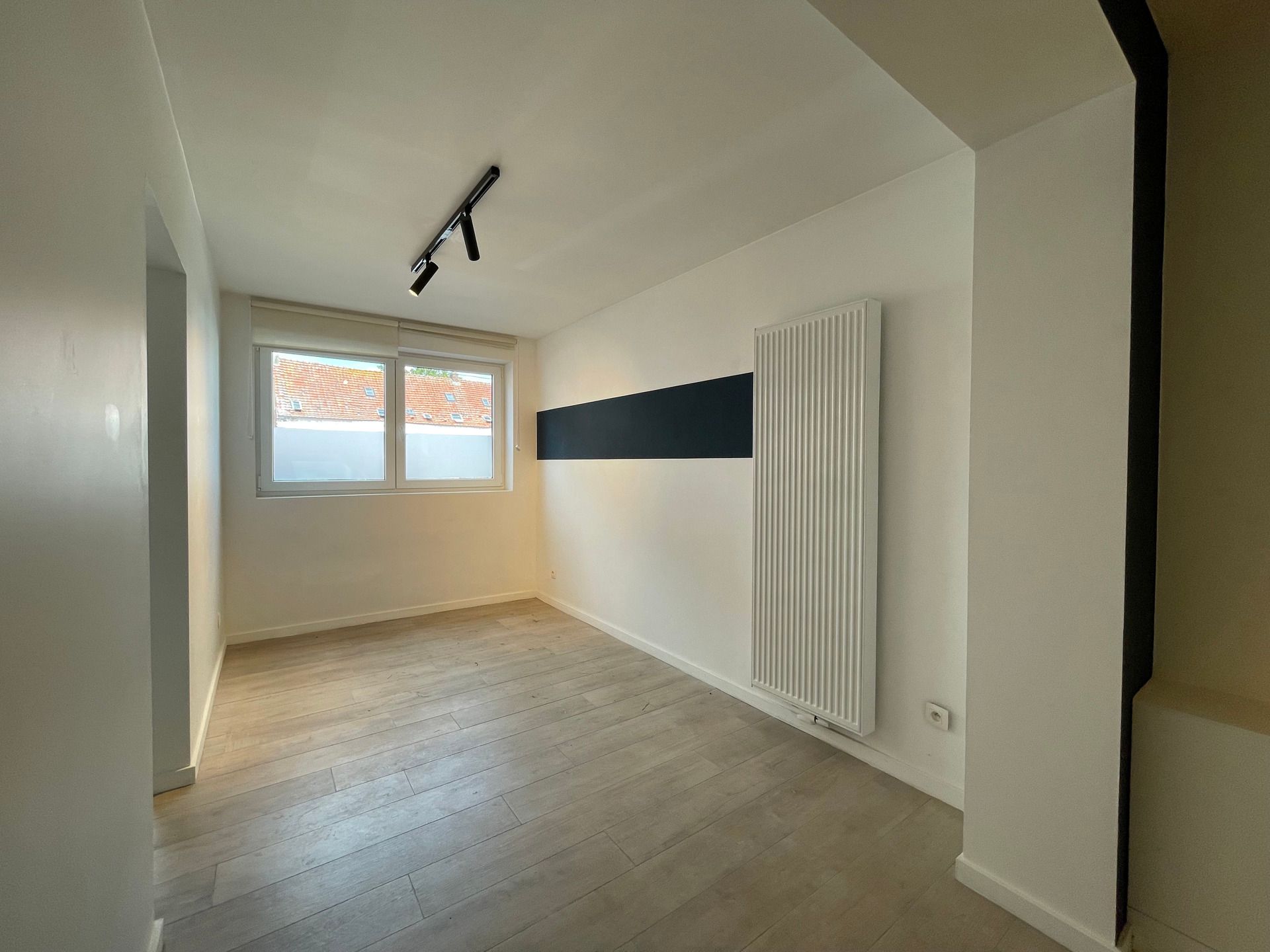 Vernieuwd 2-slpk appartement met tuin in centrum Herzele foto 3