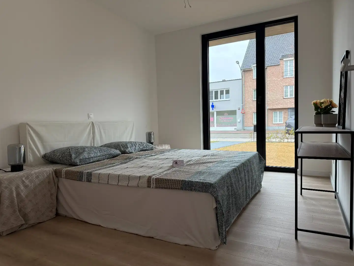 Laatste gelijkvloers 2-slpk appartement met tuin, 1 stpls en een kelder foto 9