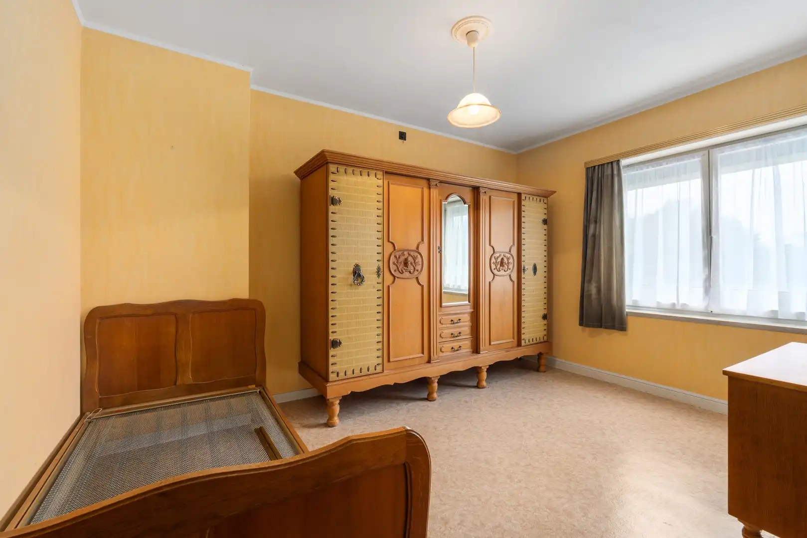 Zeer ruime kloeke woning met grote tuin! foto 14