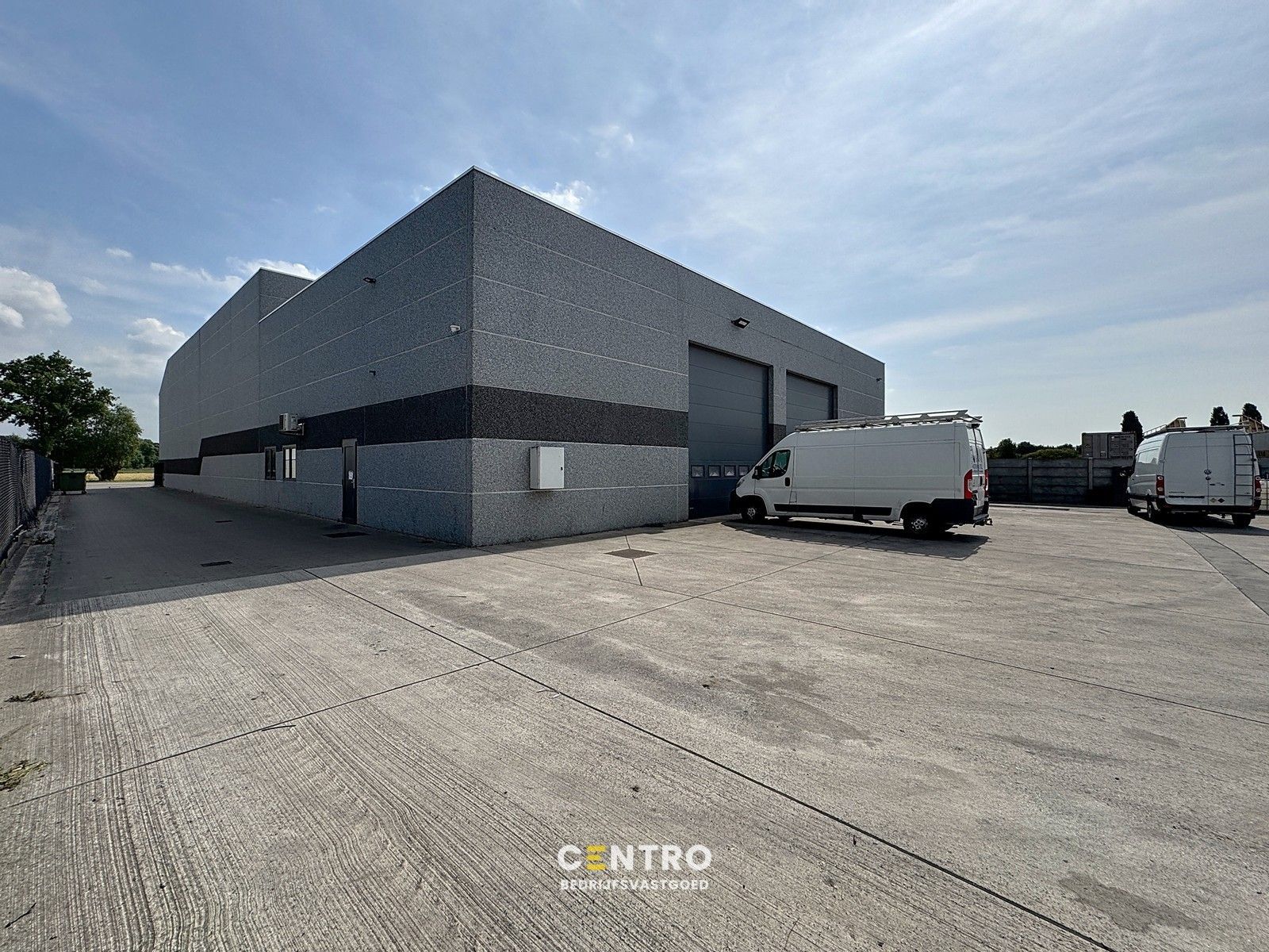 Recent bedrijfsbouw (°2021) op 1.930m2 te Eede! foto {{pictureIndex}}