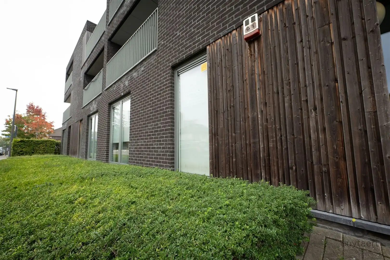 RUIME EN LICHTRIJKE PRAKTIJK IN GELIJKVLOERSAPPARTEMENT MET PRIVÉ-TUIN foto 38