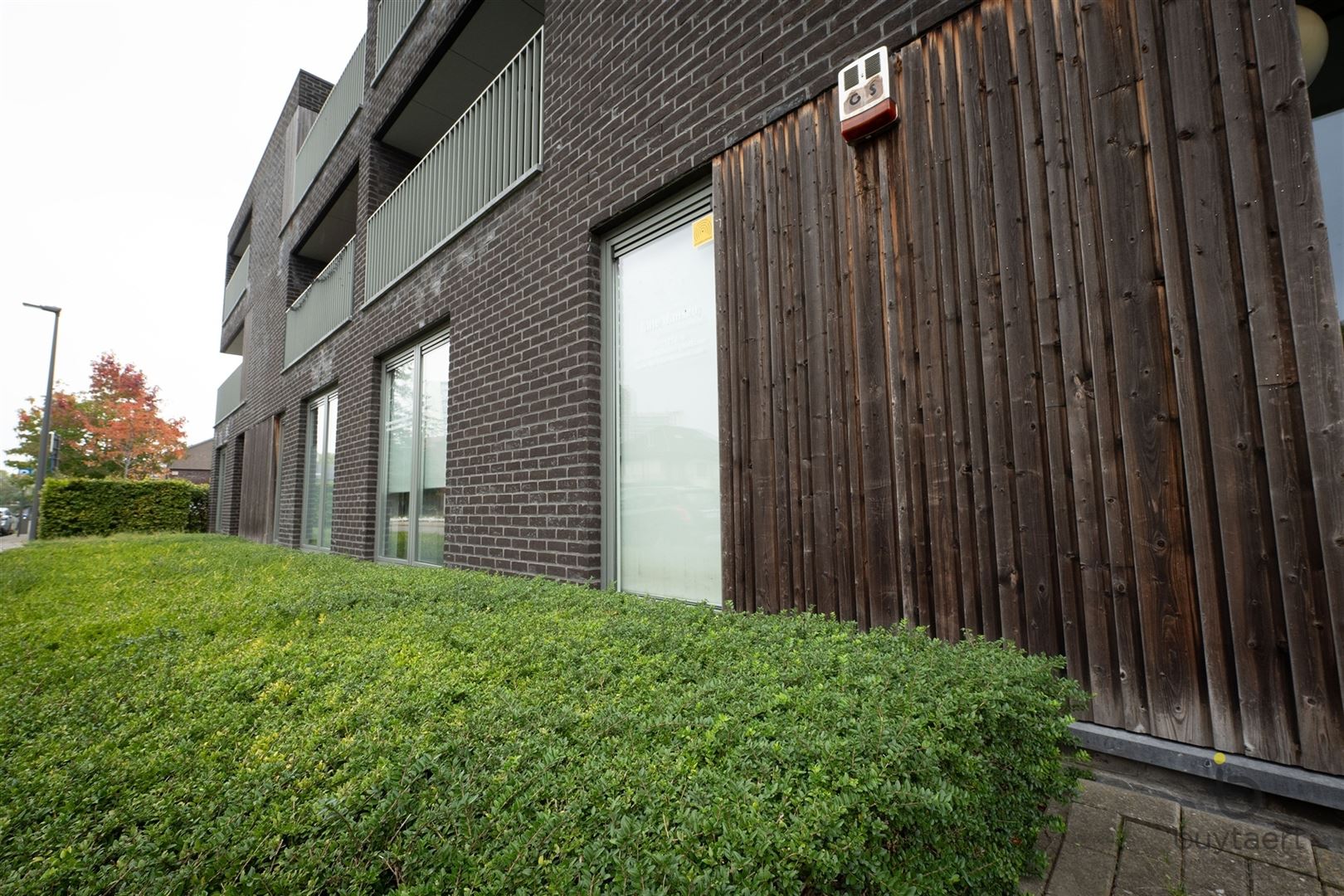 RUIME EN LICHTRIJKE PRAKTIJK IN GELIJKVLOERSAPPARTEMENT MET PRIVÉ-TUIN foto 38