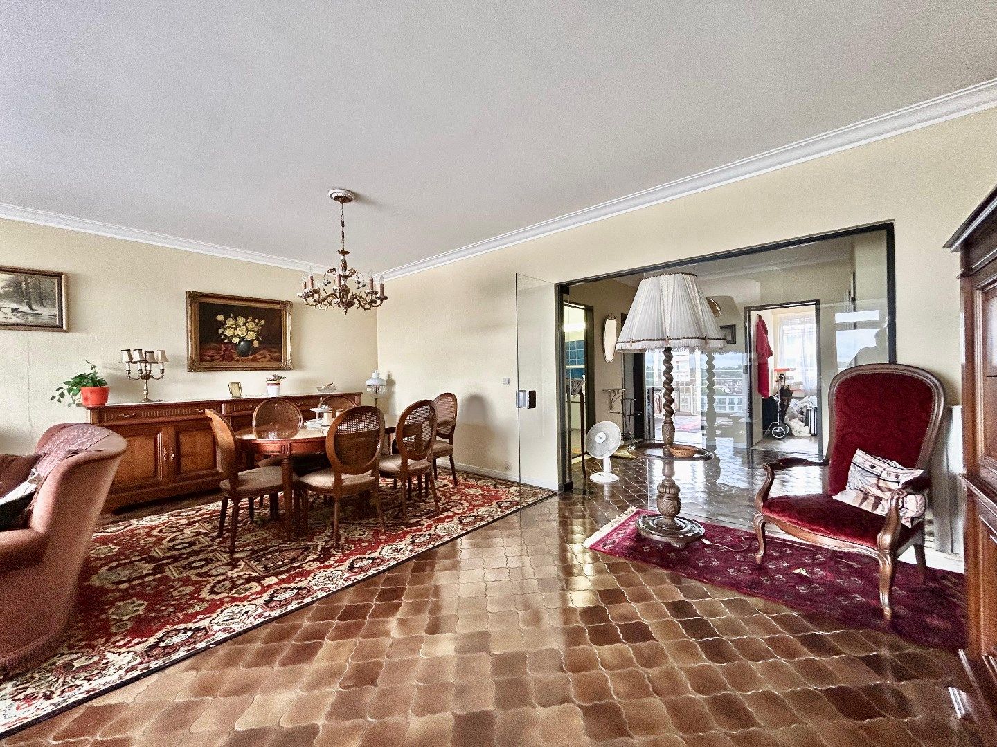 Mooi verzorgd en ruim 2slpk appartement met berging en autostaanplaats foto 5