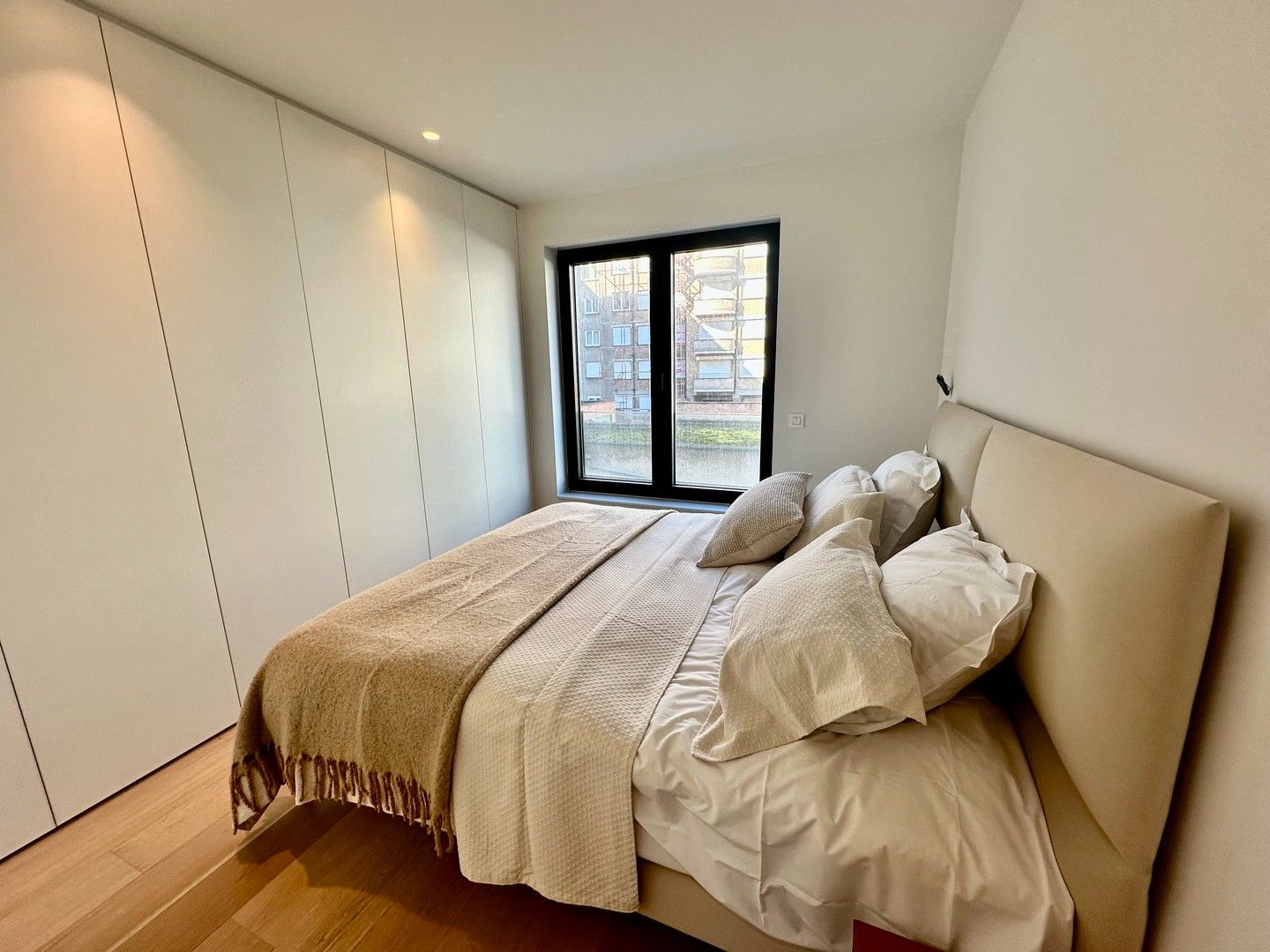 Lichtrijk appartement met façade van 6,5m gelegen ter hoogte van het Albertstand en het Rubensplein. foto 16