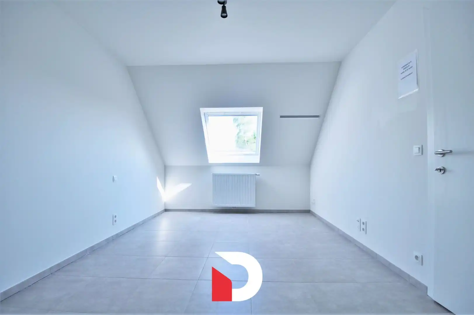 Ruime recente woning met 4 slaapkamers, garage en autostaanplaats foto 6