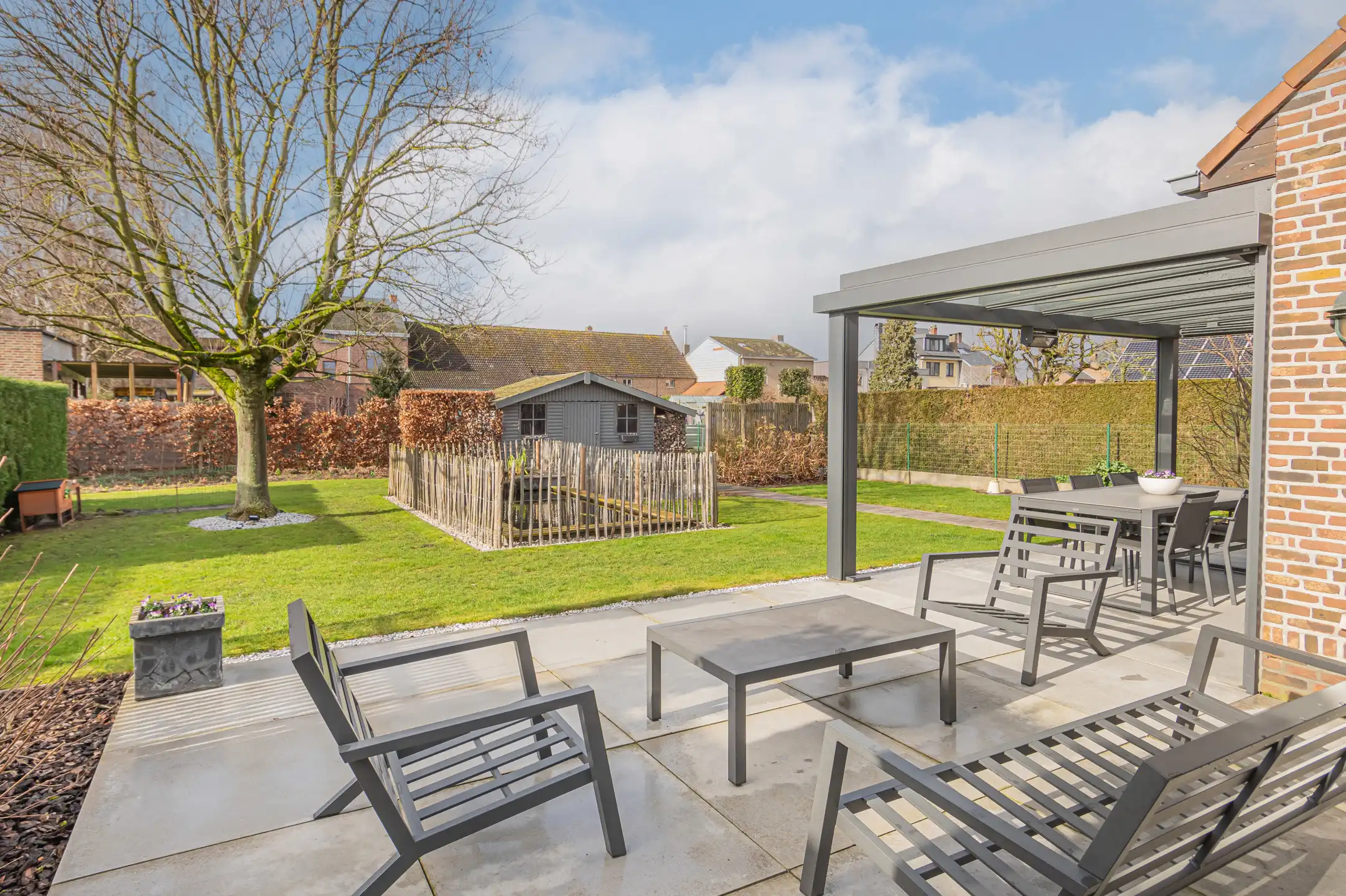 Gezinswoning in landelijke stijl in doodlopende straat foto 8